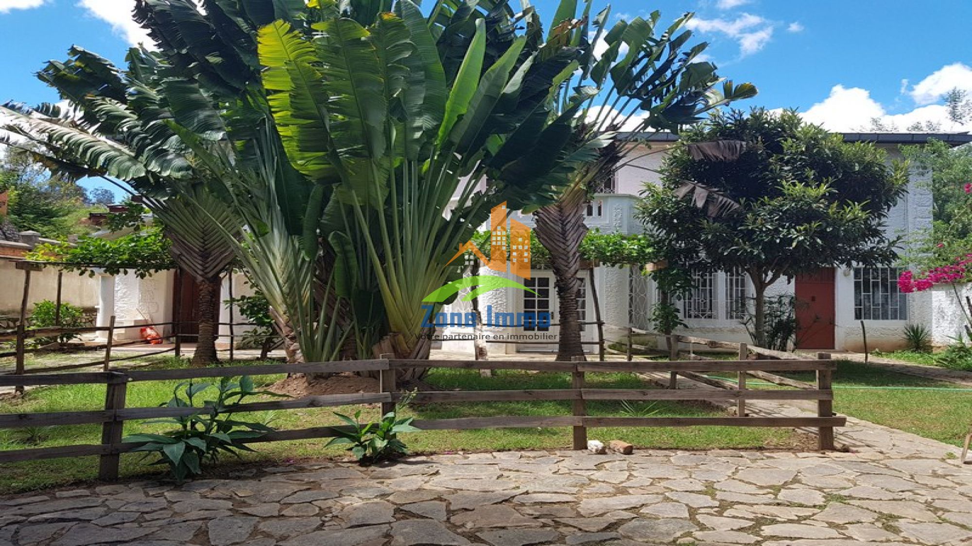http://www.zoneimmo-mada.com/web/uploads/2019/03/22/1553272666_1_78830_large.jpg