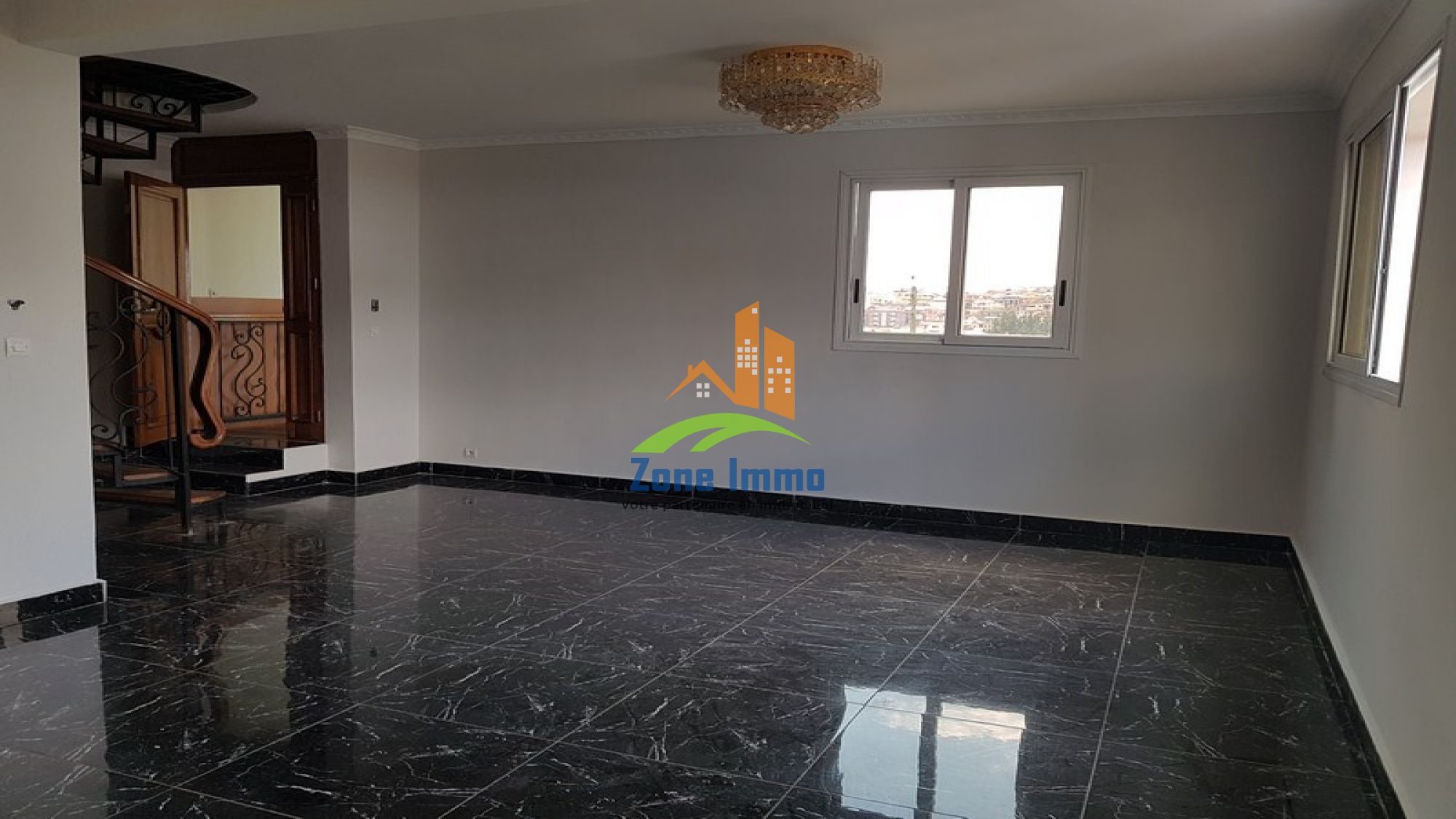 https://www.zoneimmo-mada.com/uploads/2016/08/14/a-louer-appartement-t5-a-usage-mixte-a-antsahavola-1567425485_1_59553_large.jpg