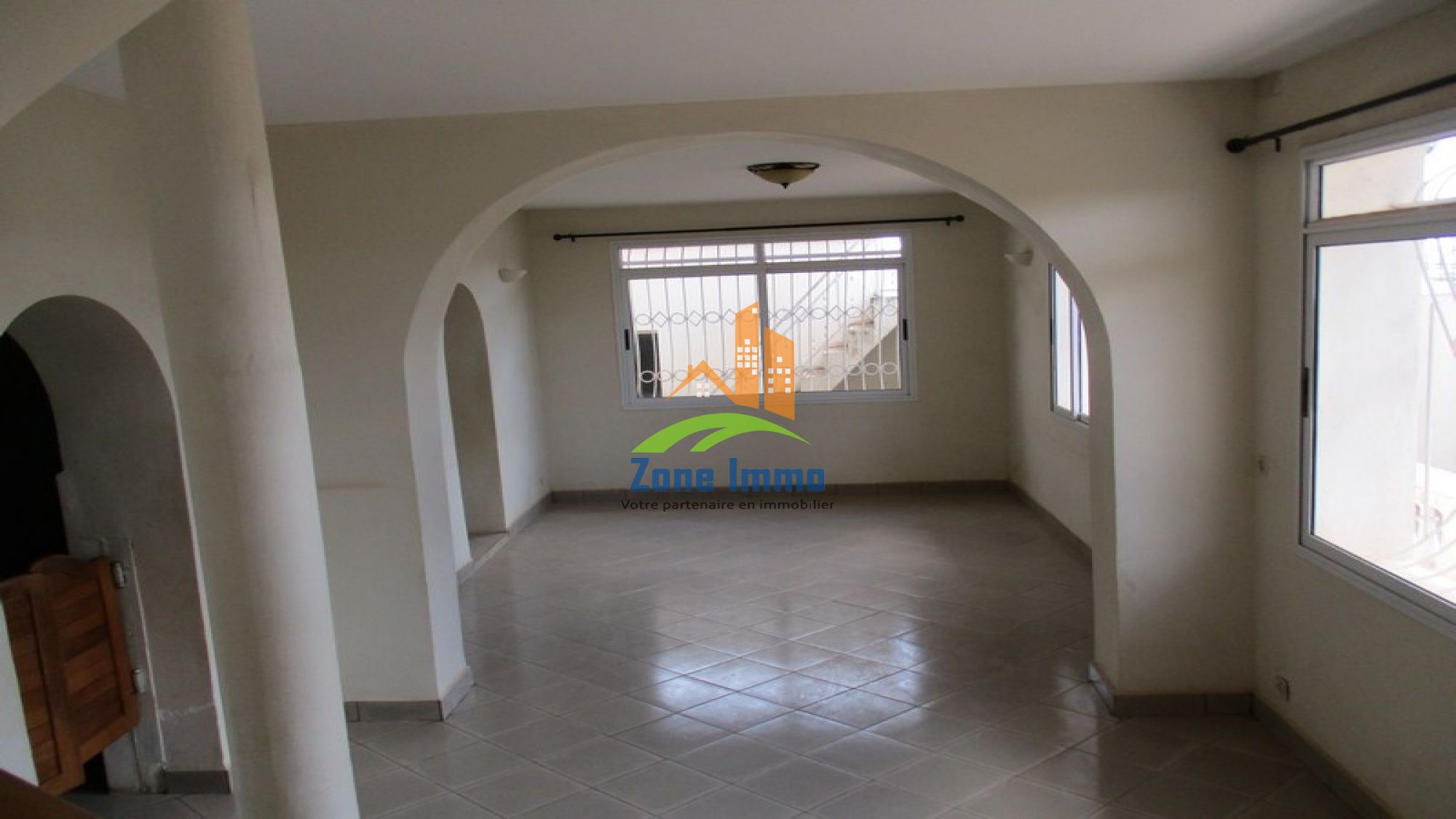 https://www.zoneimmo-mada.com/uploads/2017/03/02/a-louer-maison-a-etage-f4-a-usage-mahatony-ivandry-1592546943_1_39361_large.jpg