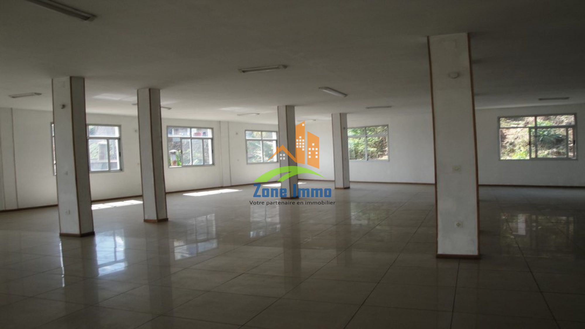 https://www.zoneimmo-mada.com/uploads/2017/03/07/a-louer-open-spaces-de-200m-a-400m-au-choix-a-soanierana-1495135593_3_7653_large.jpg
