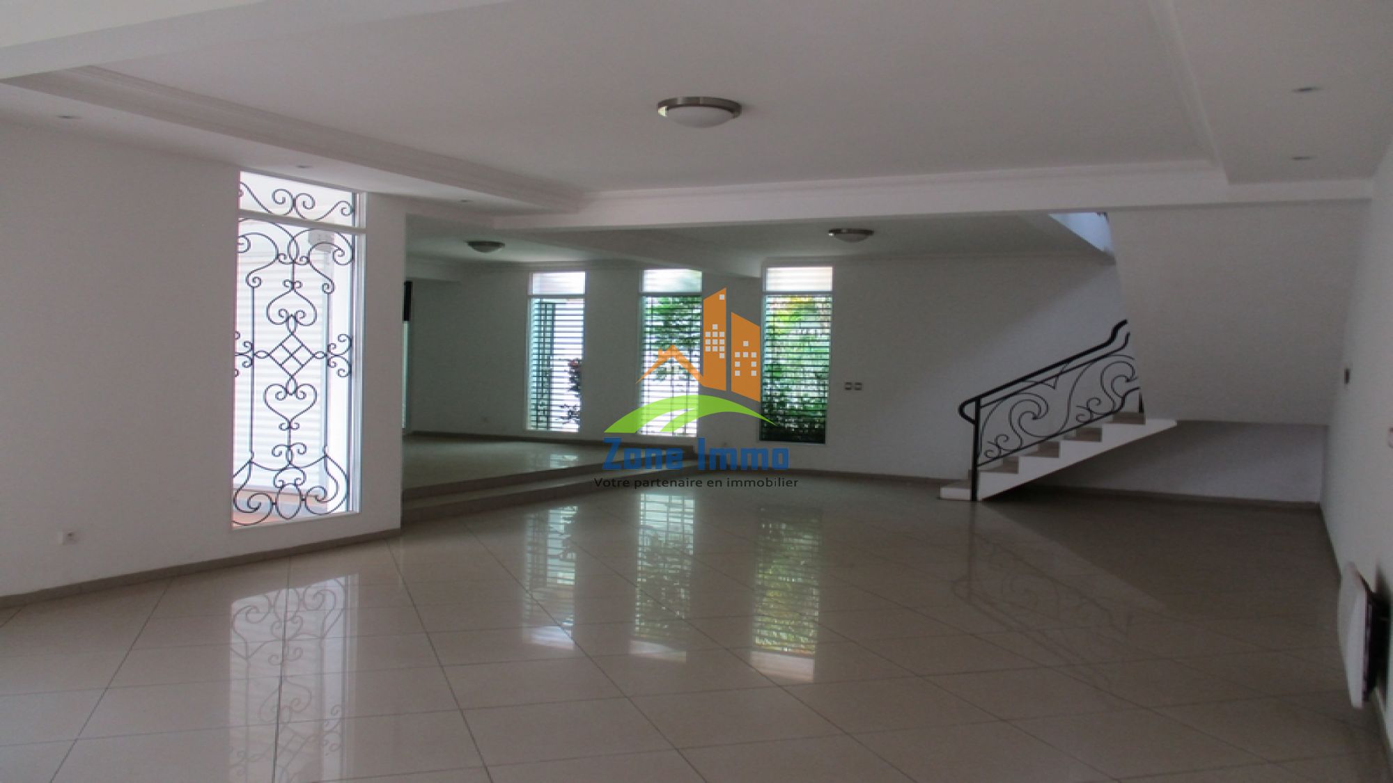 https://www.zoneimmo-mada.com/uploads/2017/03/13/a-louer-villa-a-etage-f6-avec-piscine-a-ambatobe-1493817468_1_17530_large.jpg