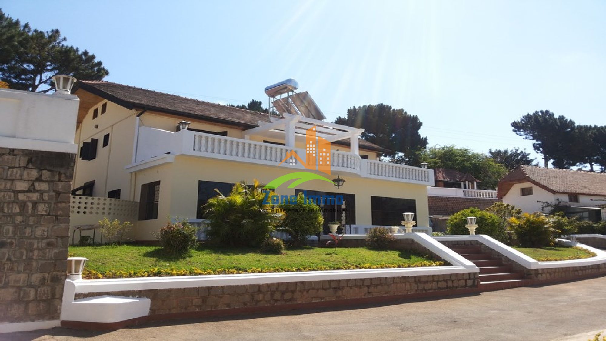 https://www.zoneimmo-mada.com/uploads/2017/03/14/a-louer-villa-a-etage-f6-a-andoh-mandrimena-1683403875_1_52138_large.jpg