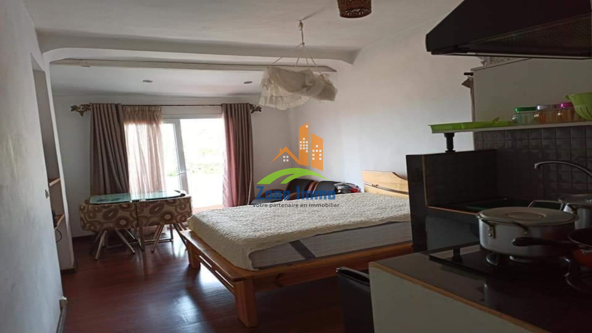 https://www.zoneimmo-mada.com/uploads/2017/03/16/a-louer-beau-studio-meuble-de-30m-a-ambohidahy-1581670008_1_87255_large.jpg