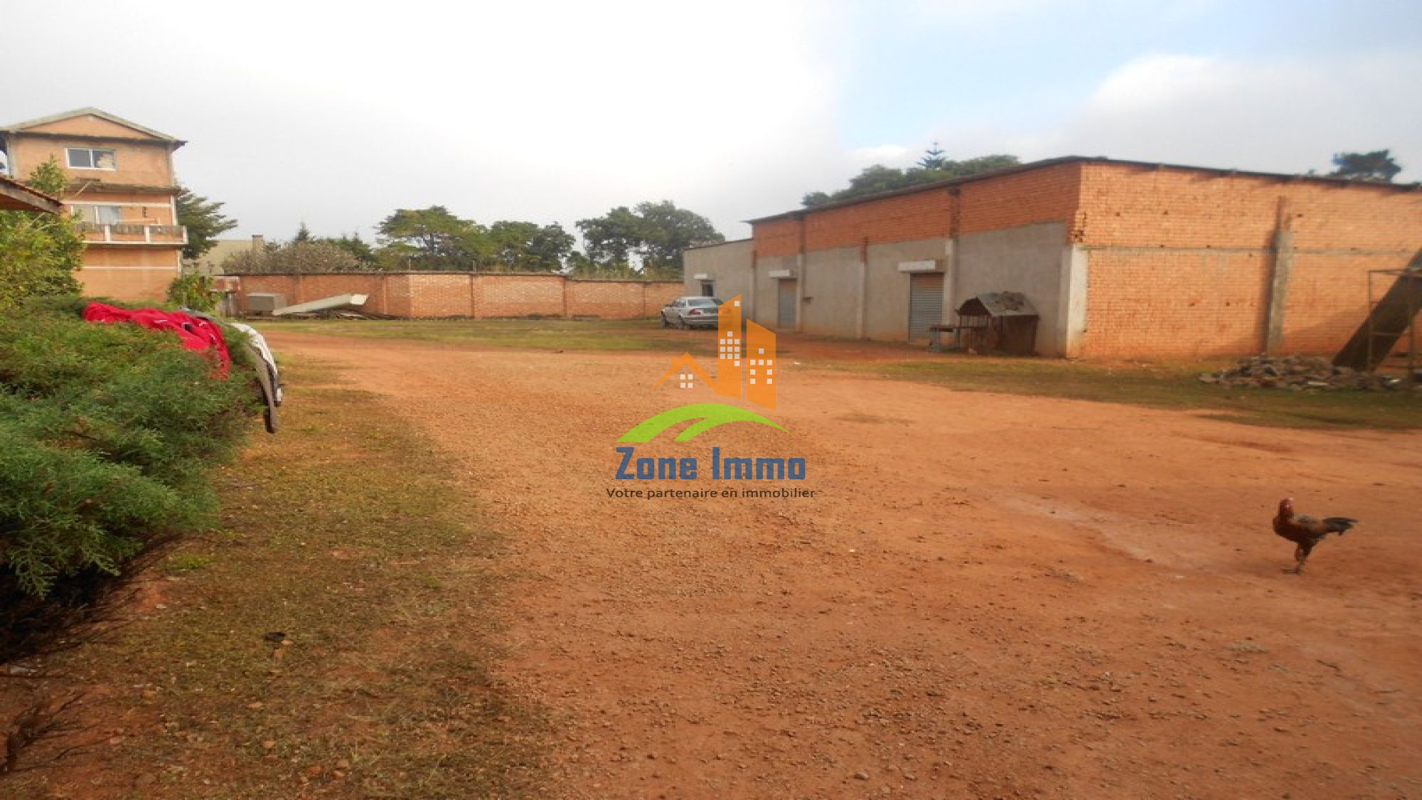 https://www.zoneimmo-mada.com/uploads/2017/03/17/a-louer-entrepot-de-100m-a-ambohibao-1700671732_1_90450_large.jpg