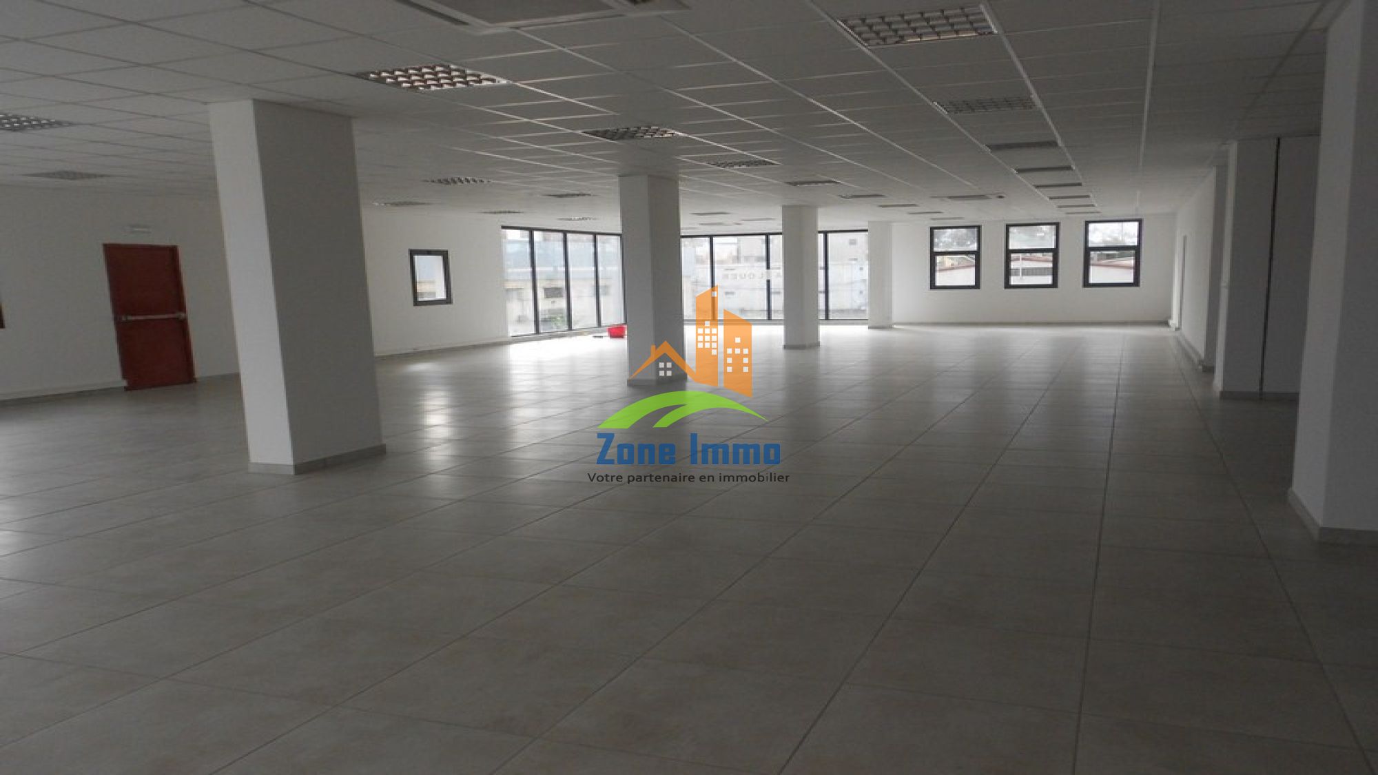 https://www.zoneimmo-mada.com/uploads/2017/05/17/a-louer-open-spaces-de-300m-a-960m-a-alarobia-1677612068_1_49972_large.jpg