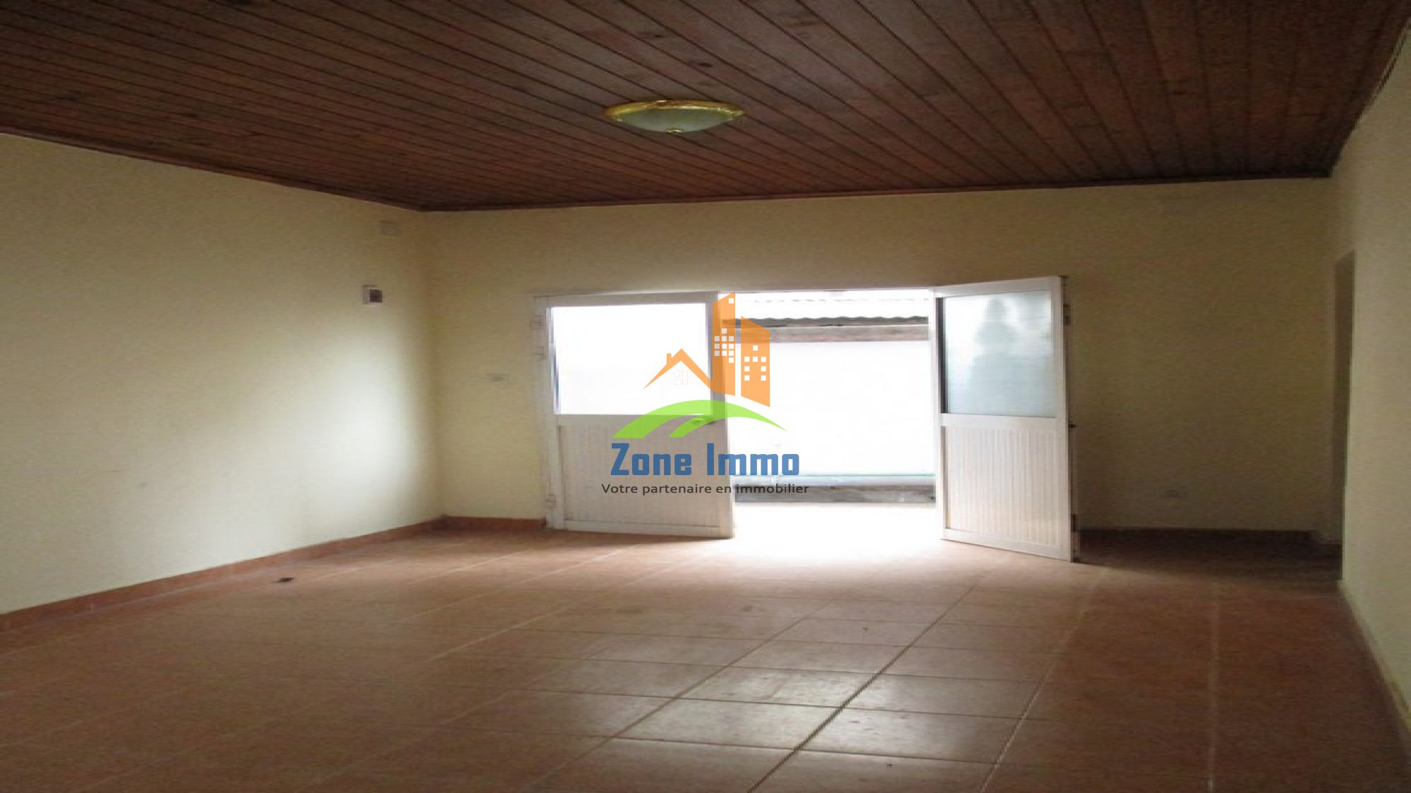 https://www.zoneimmo-mada.com/uploads/2017/06/30/a-louer-charmant-appartement-t5-a-ambohibao-1498823402_1_62812_large.jpg