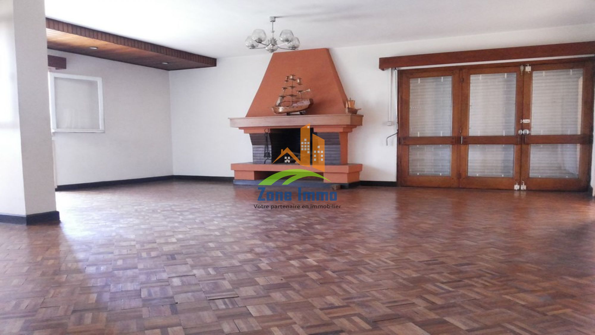 https://www.zoneimmo-mada.com/uploads/2017/06/30/a-louer-charmante-villa-a-etage-f7-a-ambohimiandra-1498848363_1_25749_large.jpg