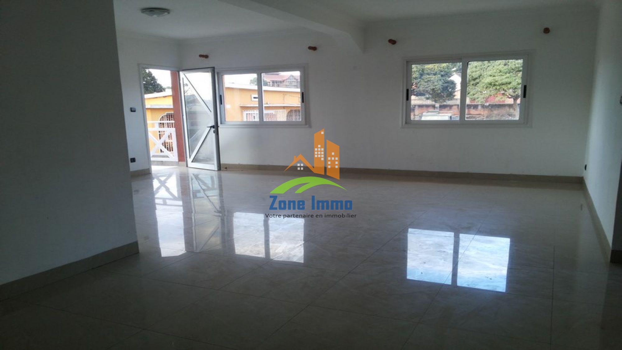 https://www.zoneimmo-mada.com/uploads/2017/07/05/a-louer-bel-appartement-t4-ou-t3-a-ambohibao-ambohijanahary-1499233923_1_60910_large.jpg