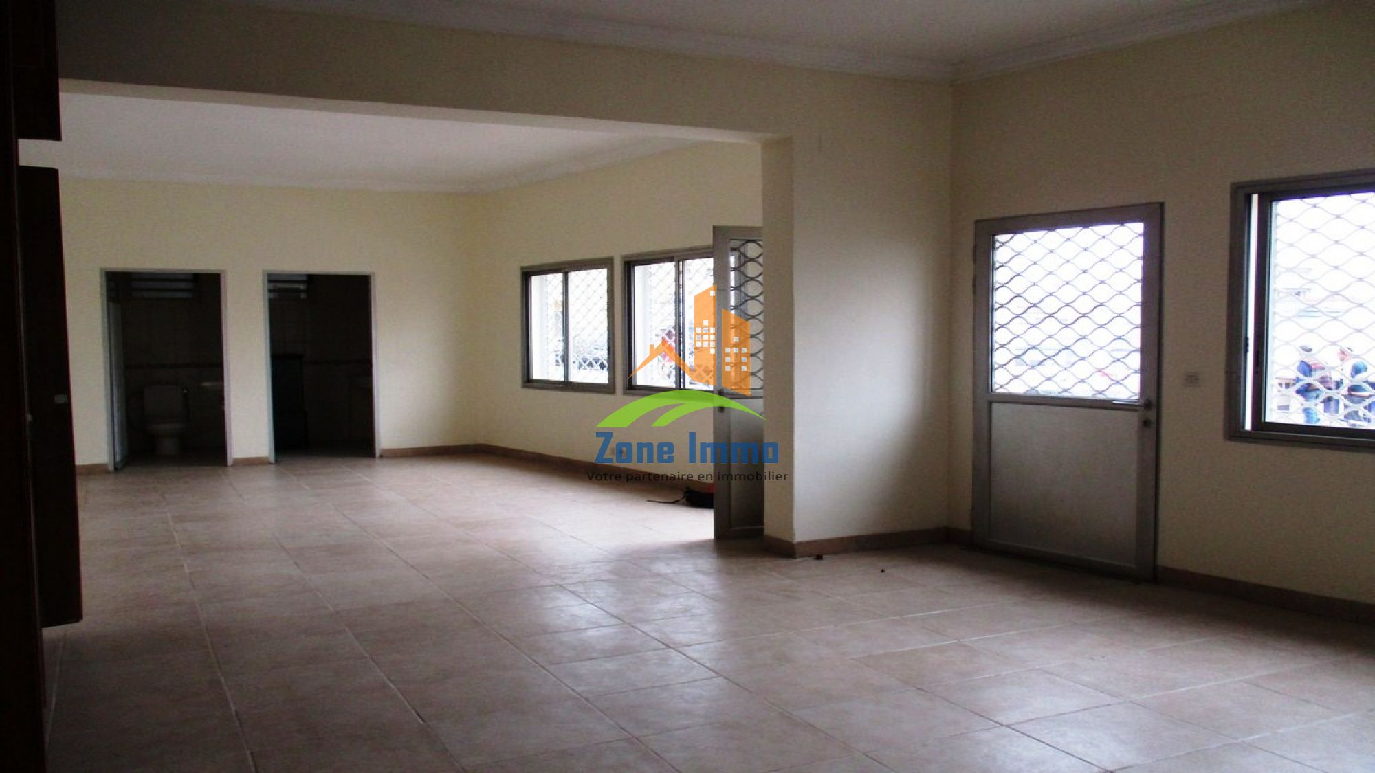 https://www.zoneimmo-mada.com/uploads/2017/07/08/a-louer-beau-local-commercial-de-64m-a-ankadifotsy-1499512705_1_90454_large.jpg