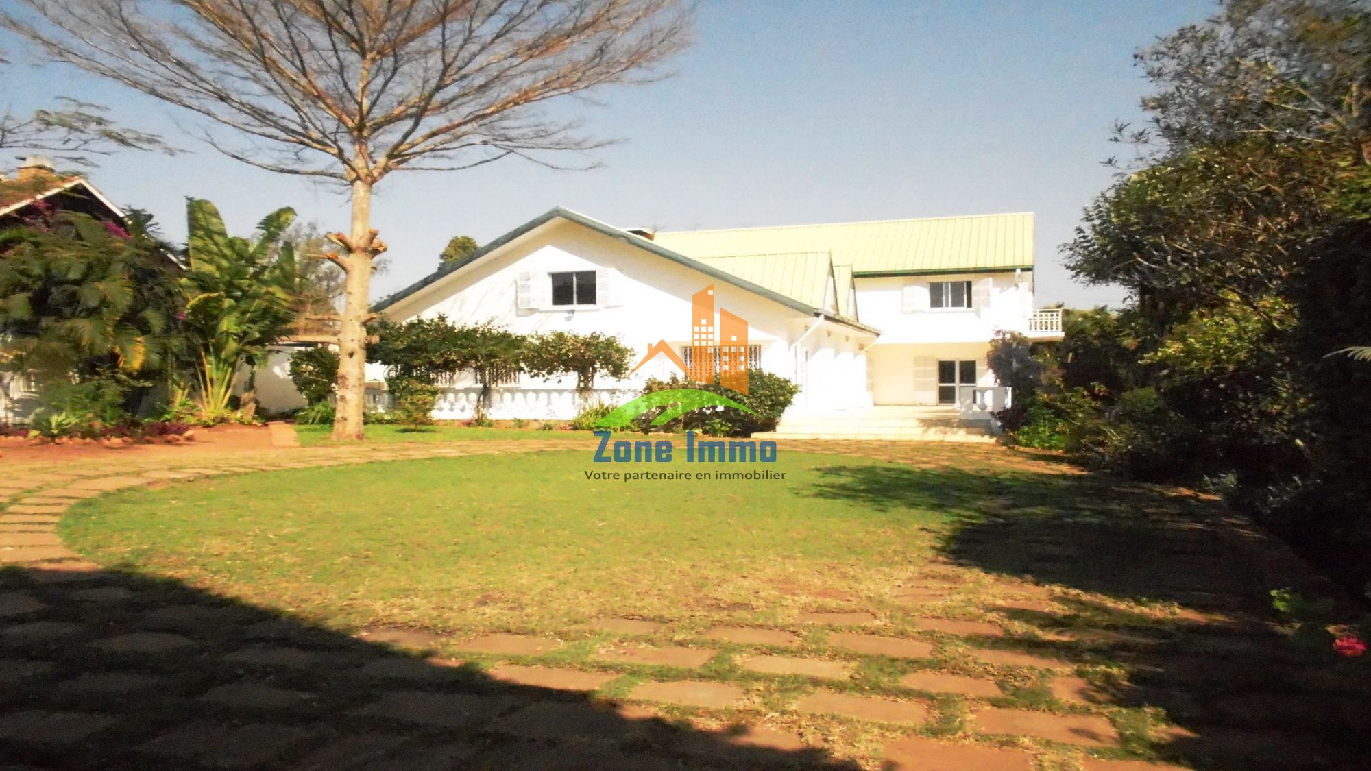 https://www.zoneimmo-mada.com/uploads/2017/07/13/a-louer-villa-f6-avec-grande-terrasse-et-jardin-a-04min-a-pie-ambatobe-1499963671_10_33643_large.jpg