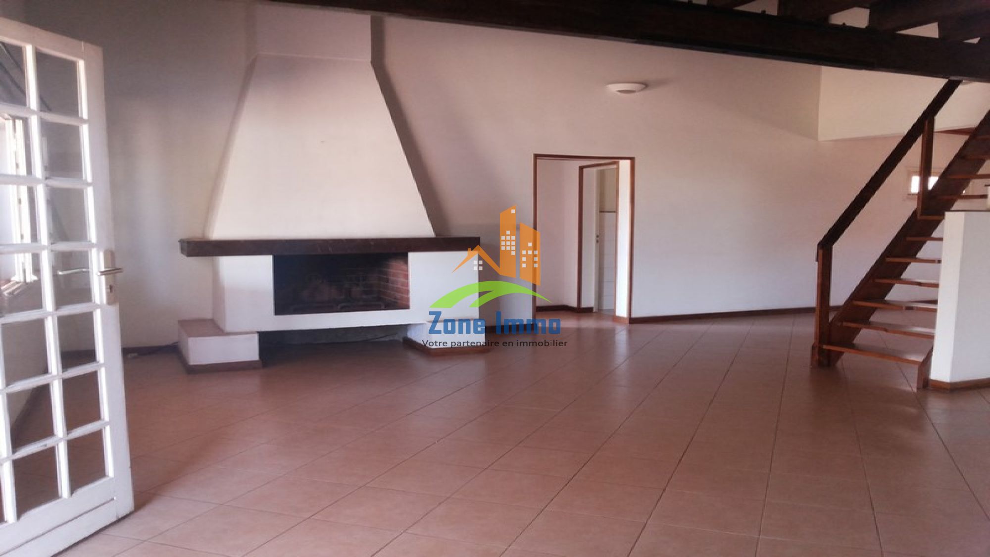 https://www.zoneimmo-mada.com/uploads/2017/07/26/a-louer-magnifique-villa-basse-f4-a-tanjombato-1501086233_1_7692_large.jpg