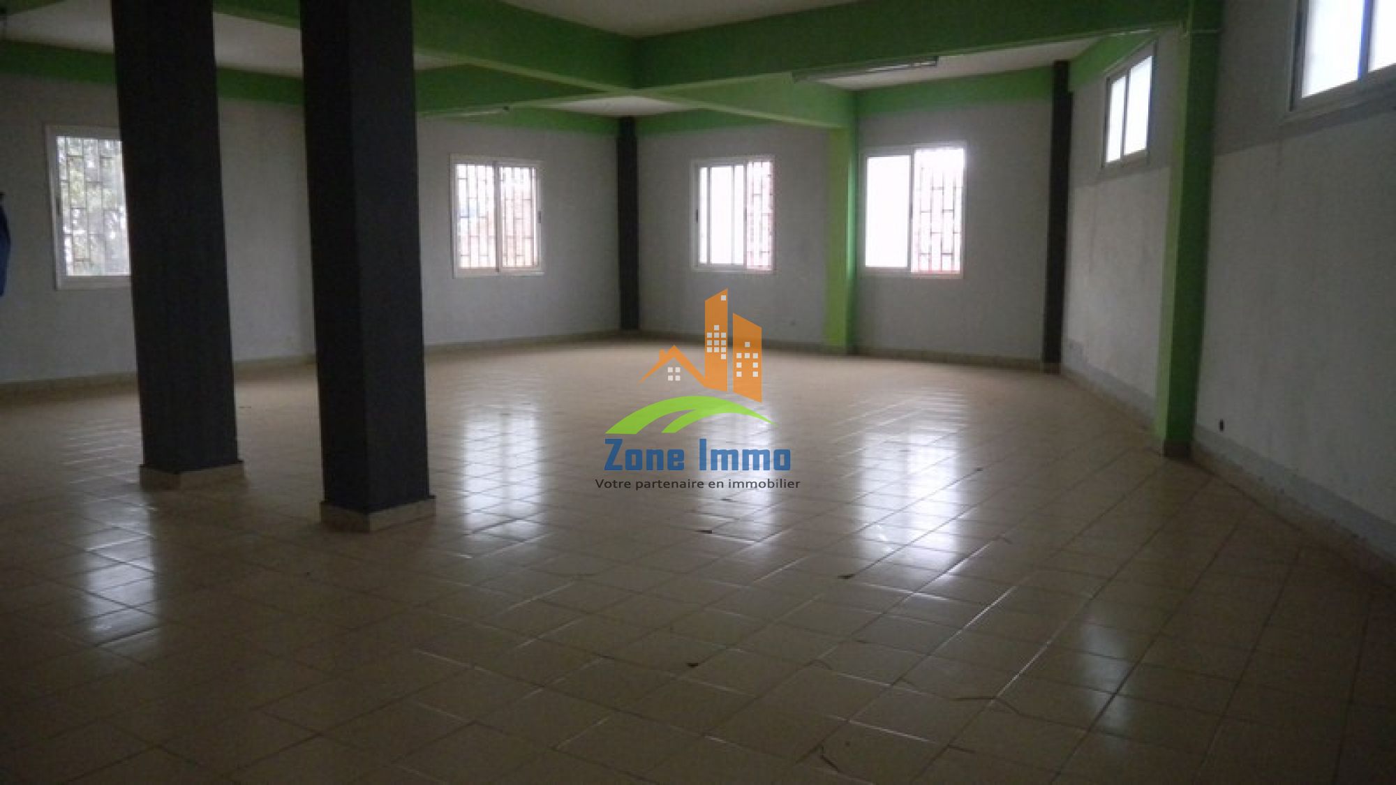 https://www.zoneimmo-mada.com/uploads/2017/08/15/a-louer-beau-local-de-330m-a-ouest-antanimora-1502821294_2_54368_large.jpg