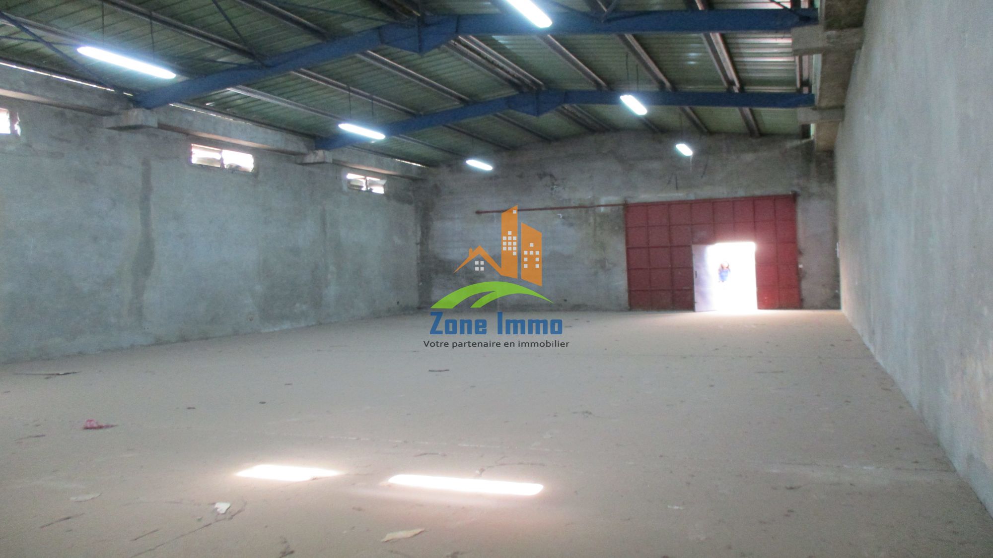 https://www.zoneimmo-mada.com/uploads/2017/09/22/a-louer-depot-de-195m-a-ambodivona-1506087868_1_51339_large.jpg
