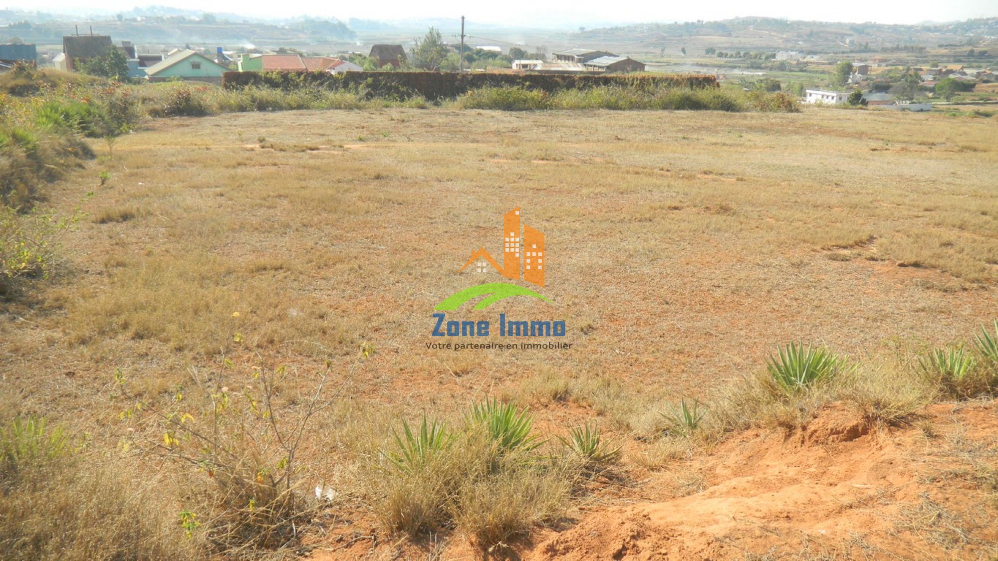 https://www.zoneimmo-mada.com/uploads/2017/09/25/a-vendre-terrain-de-1-582m-a-ambohijanaka-1506324903_1_84294_large.jpg