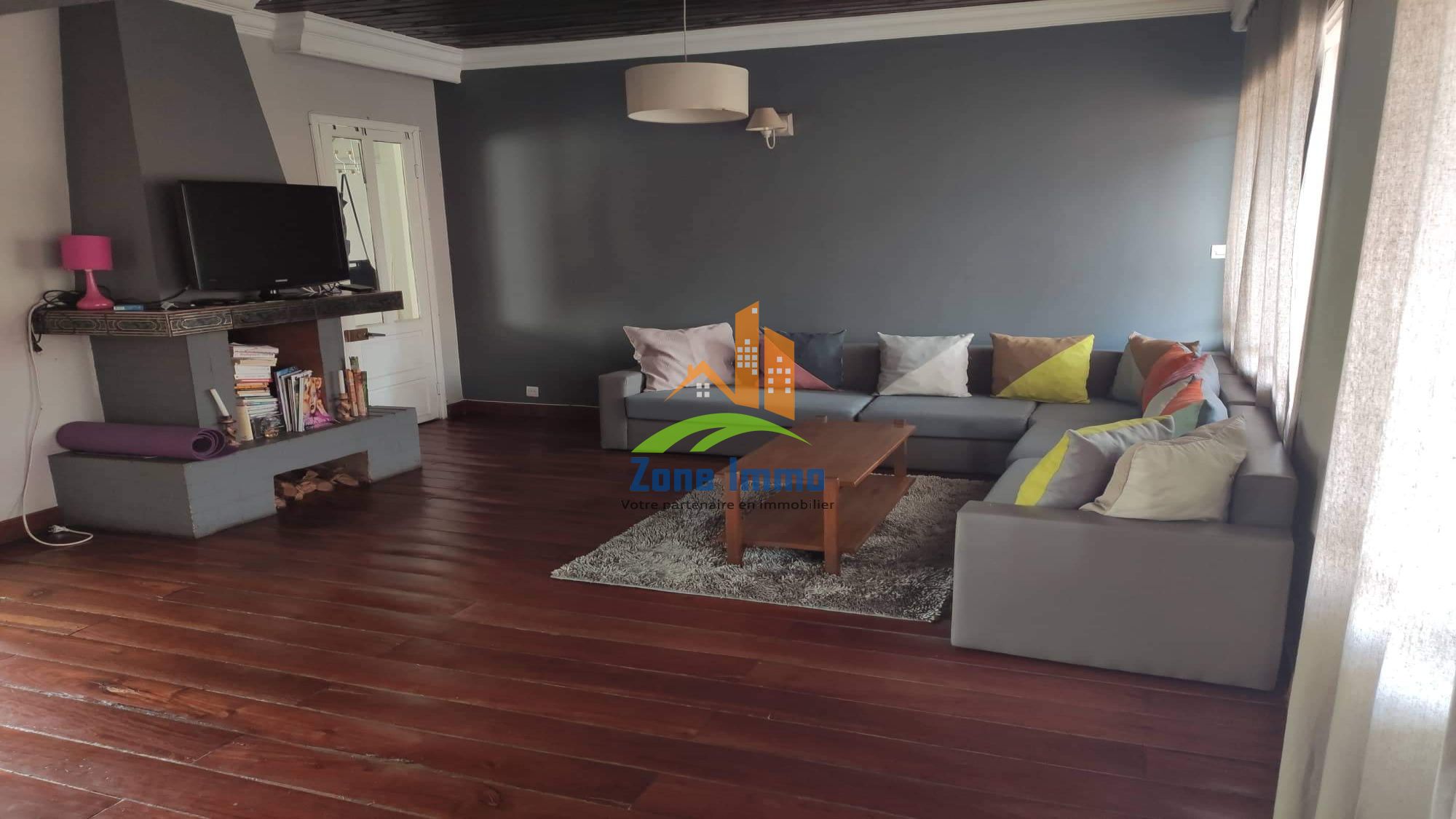 https://www.zoneimmo-mada.com/uploads/2017/10/02/a-louer-appartement-t4-de-150m-meuble-ou-vide-a-andravoahangy-ambony-1598264031_1_78972_large.jpeg