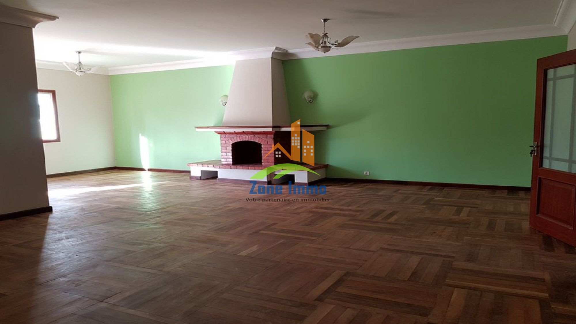 https://www.zoneimmo-mada.com/uploads/2017/11/21/a-louer-villa-a-etage-f5-a-ankadindravola-ivato-1558774647_1_55516_large.jpg