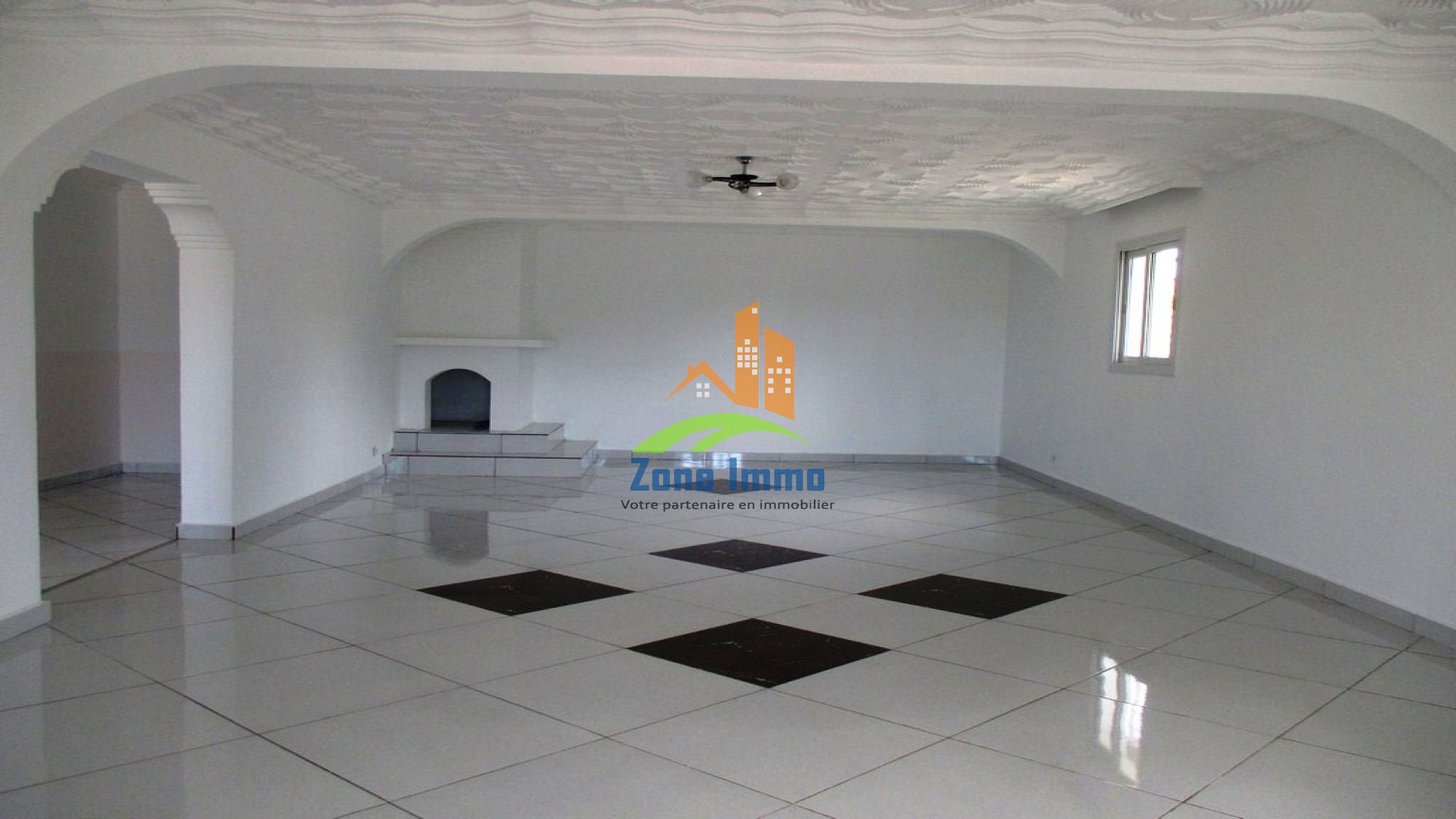 https://www.zoneimmo-mada.com/uploads/2017/11/22/a-louer-appartement-t4-a-ambohibao-1512373289_1_29082_large.jpg