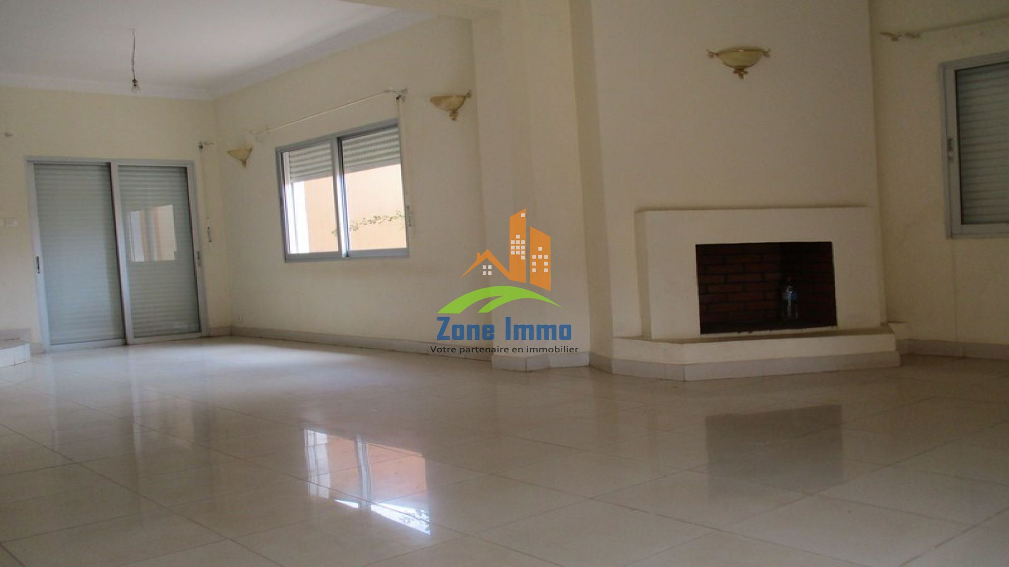 https://www.zoneimmo-mada.com/uploads/2018/01/15/a-louer-villa-a-antanetibe-talatamaty-1516042851_1_81103_large.jpg