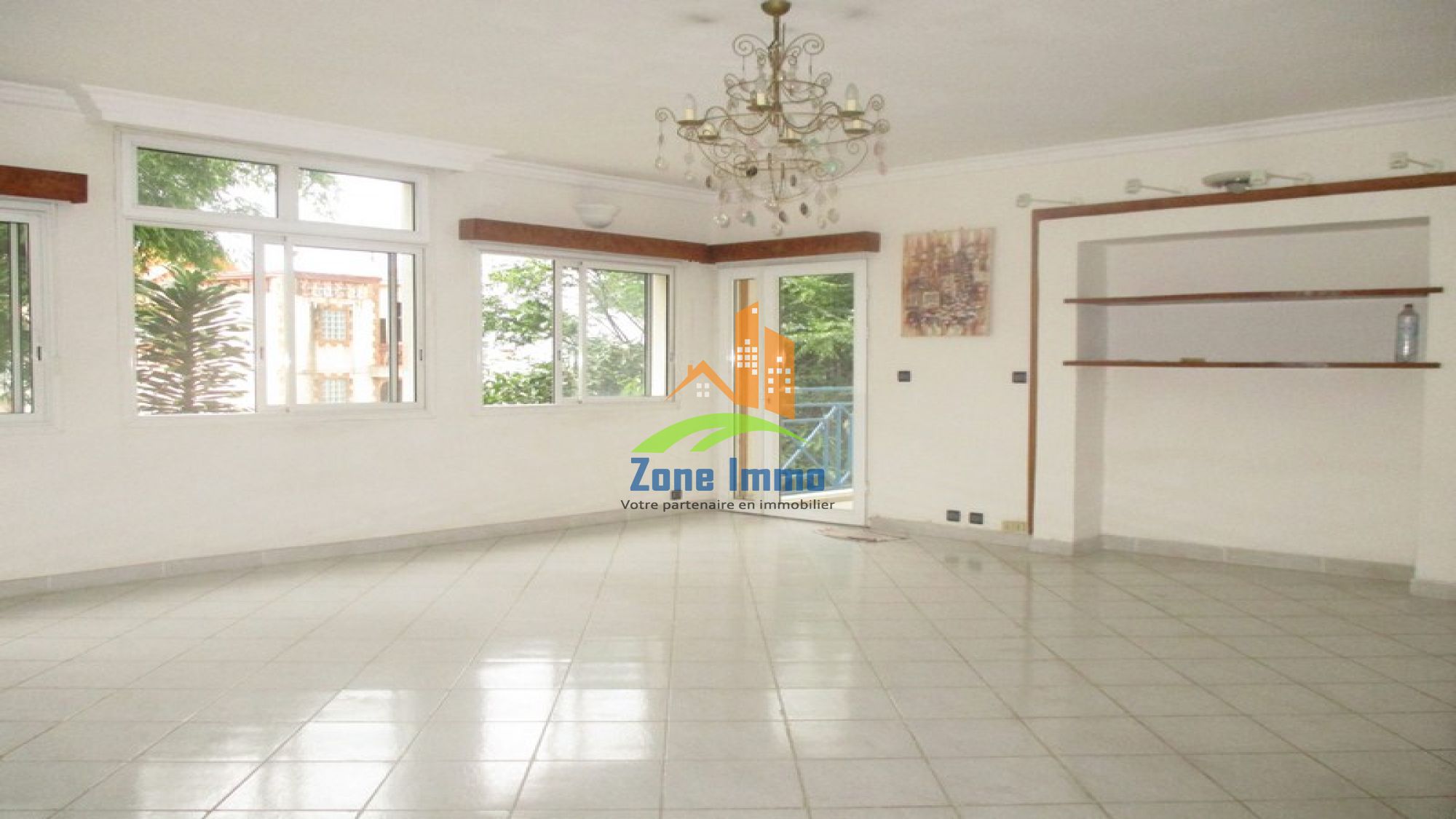 https://www.zoneimmo-mada.com/uploads/2018/01/17/a-louer-appartement-t4-avec-02-terrasses-a-ampandrana-1516211108_1_21793_large.jpg