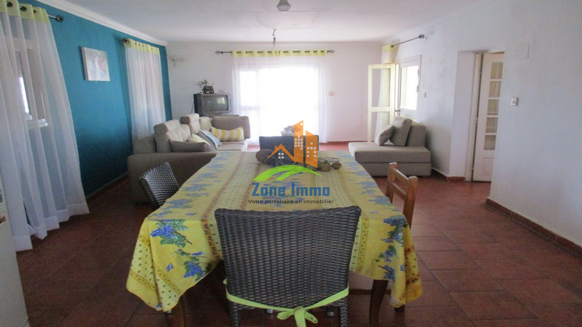 https://www.zoneimmo-mada.com/uploads/2018/01/22/a-louer-grand-appartement-t8-a-2minut-ambodivonikely-1516631399_1_92970_large.jpg