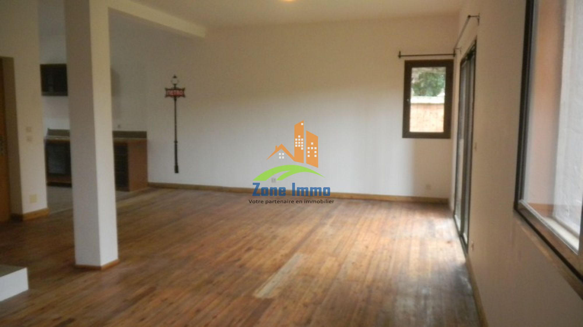 https://www.zoneimmo-mada.com/uploads/2018/02/13/a-louer-maison-a-etage-f4-avec-jardin-au-lotissement-bonnet-a-ivandry-1518507749_1_89343_large.jpg
