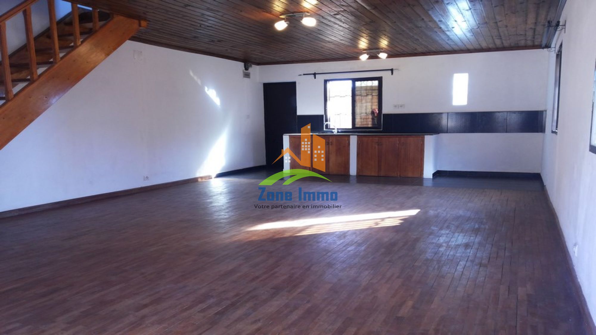 https://www.zoneimmo-mada.com/uploads/2018/03/01/a-louer-appartement-t3-a-07-minutes-a-pied-mahakaka-ambatobe-1519898416_1_62611_large.jpg