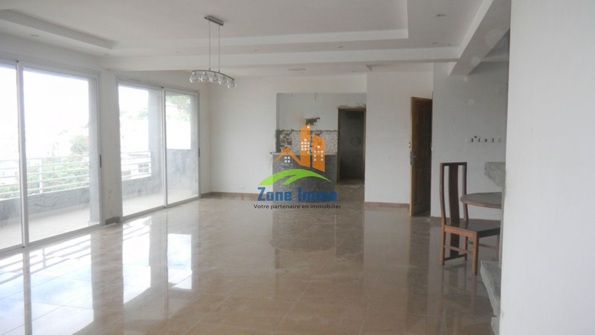 https://www.zoneimmo-mada.com/uploads/2018/04/10/a-louer-charmant-appartement-t5-a-manakambahiny-1523386940_1_16944_large.jpg