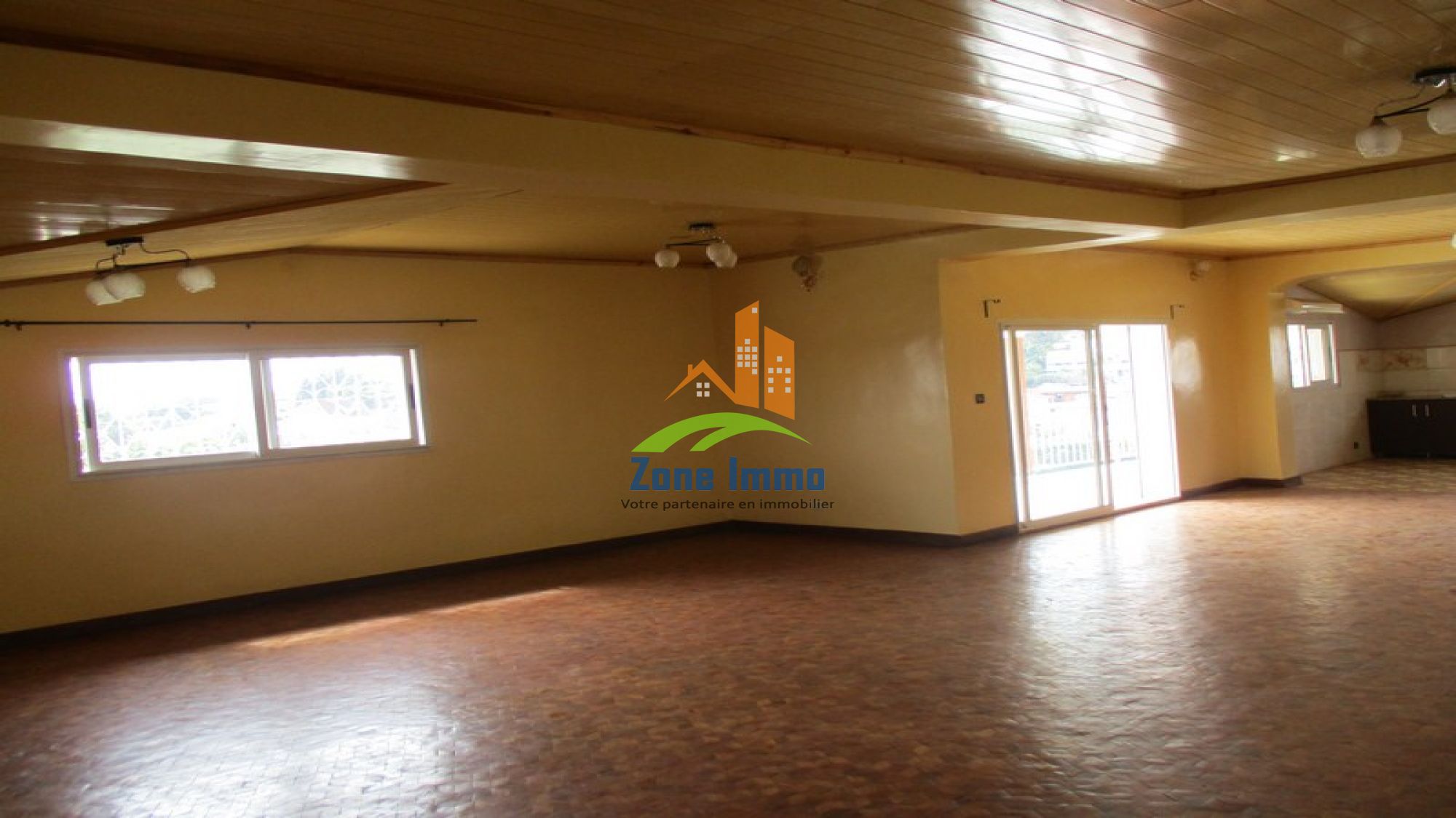 https://www.zoneimmo-mada.com/uploads/2018/04/13/a-louer-bel-appartement-t4-a-ambohibao-1523623985_1_20850_large.jpg