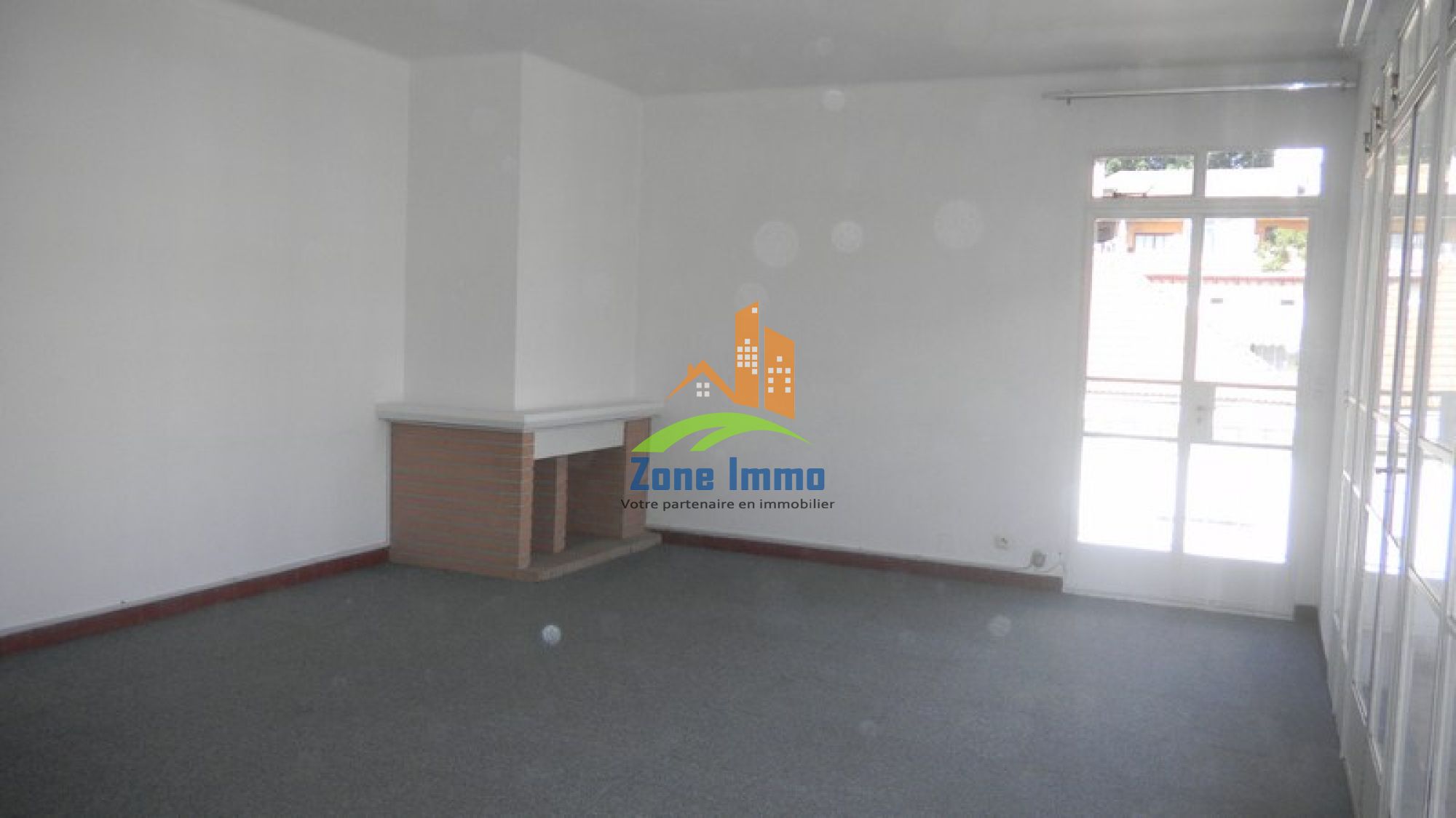 https://www.zoneimmo-mada.com/uploads/2018/04/20/a-louer-appartement-t4-a-usage-mixte-a-antsahavola-1524499596_1_38775_large.jpg