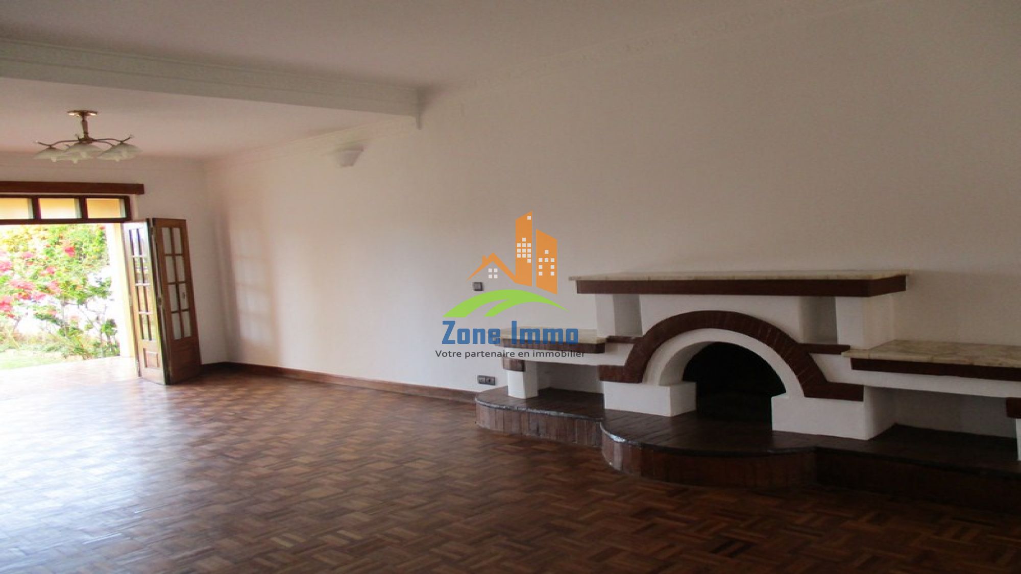 https://www.zoneimmo-mada.com/uploads/2018/05/09/a-louer-belle-villa-a-etage-f6-a-mandrosoa-ivato-1525851223_1_33846_large.jpg