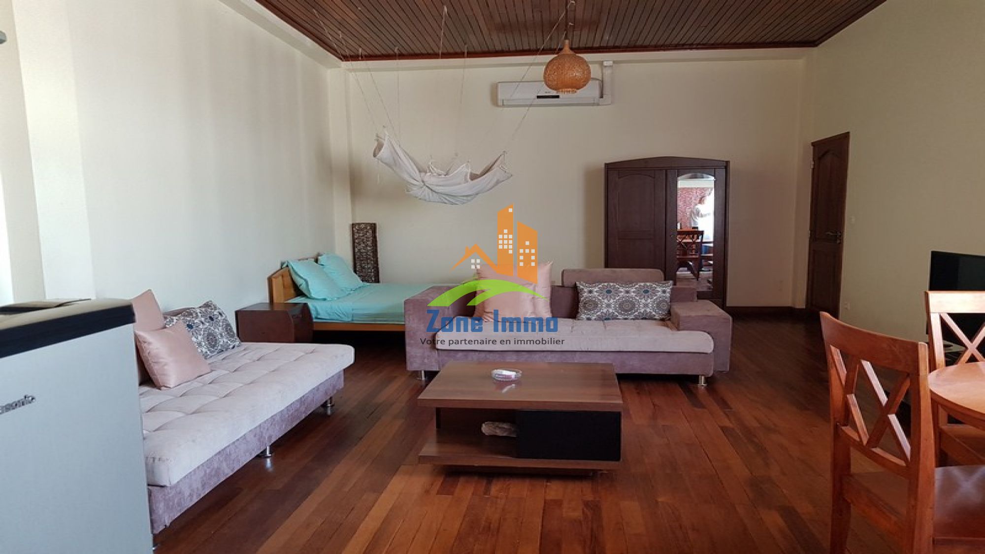 https://www.zoneimmo-mada.com/uploads/2018/05/09/a-louer-studio-meuble-et-securise-de-50m-a-analakely-1571930416_1_60387_large.jpg