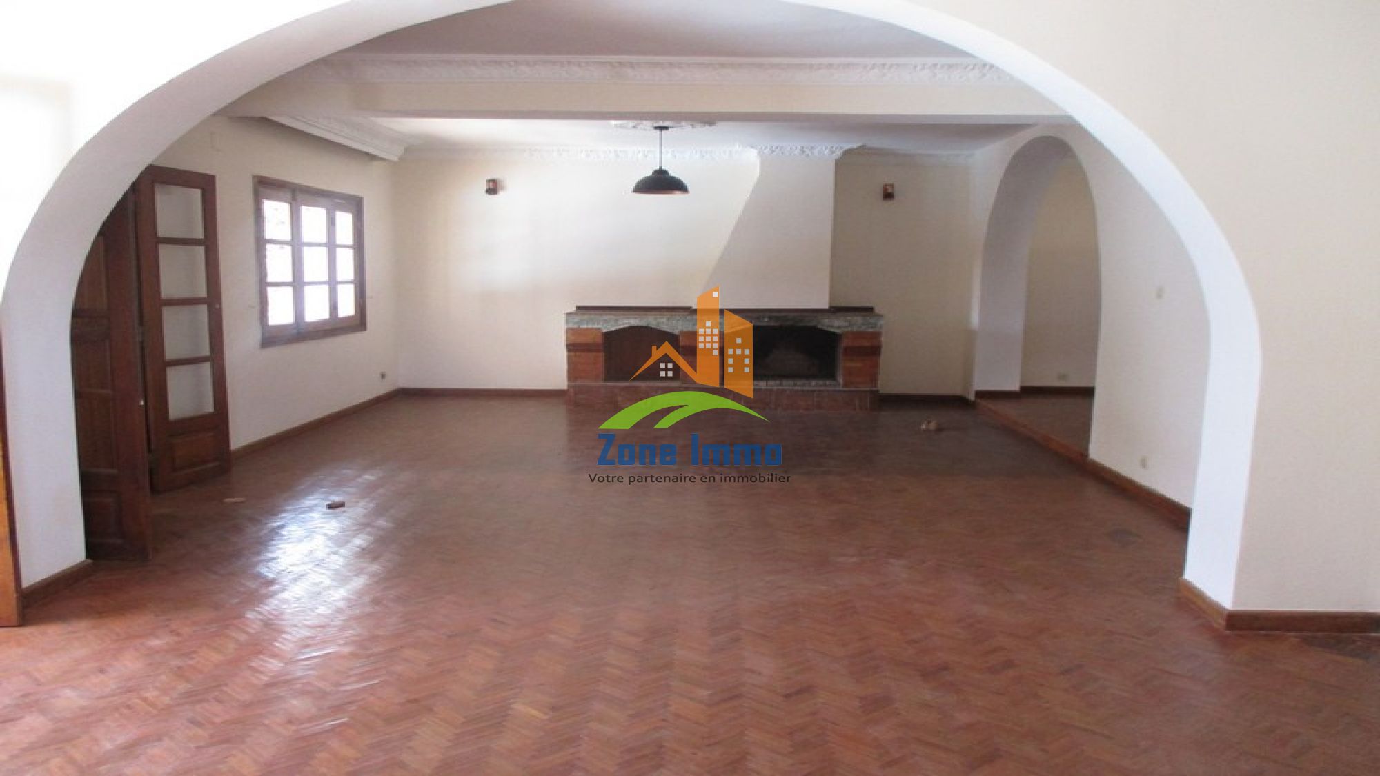 https://www.zoneimmo-mada.com/uploads/2018/05/22/a-louer-villa-f4-avec-piscine-et-jardin-a-07minutes-a-pied-ambatobe-1527009234_1_15442_large.jpg
