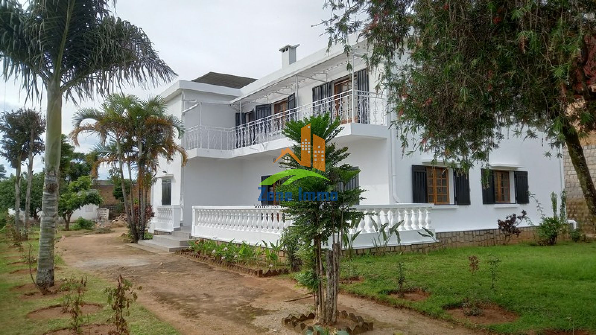 https://www.zoneimmo-mada.com/uploads/2018/05/28/a-louer-charmante-villa-a-etage-f6-semi-meublee-ou-vide-a-ambatobe-1681802188_1_14413_large.jpg