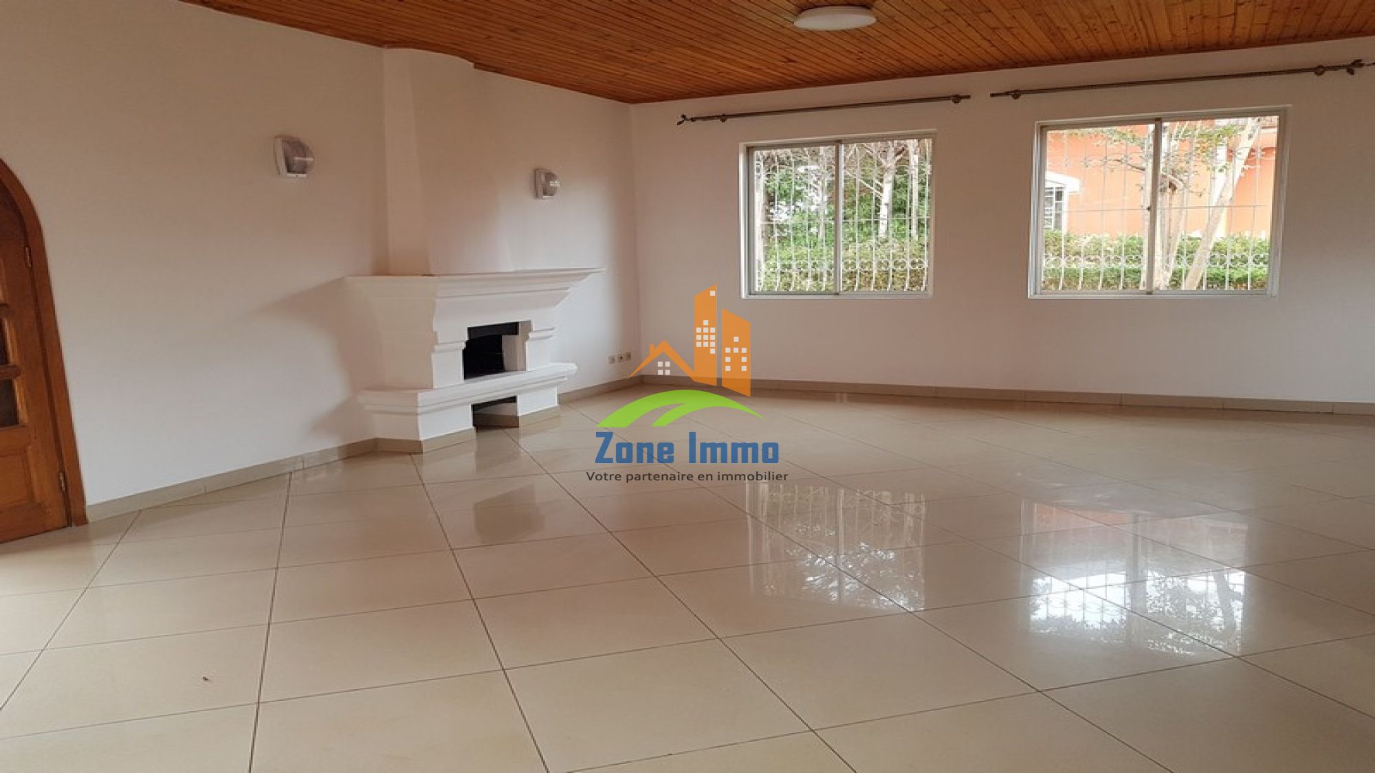 https://www.zoneimmo-mada.com/uploads/2018/06/06/a-louer-villa-plain-pied-f4-securisee-a-ambatobe-1656916588_1_17584_large.jpg