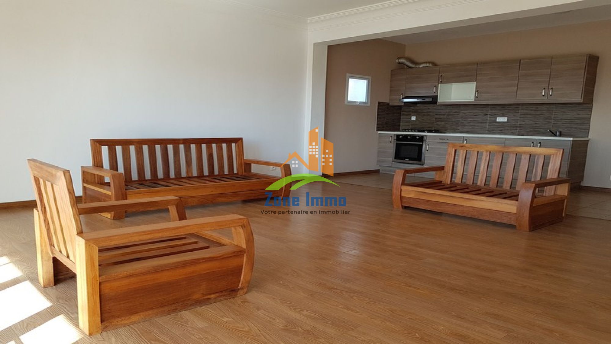 https://www.zoneimmo-mada.com/uploads/2018/06/20/a-louer-appartement-t3-securise-meuble-ou-nu-a-isoraka-1568301115_1_33337_large.jpg