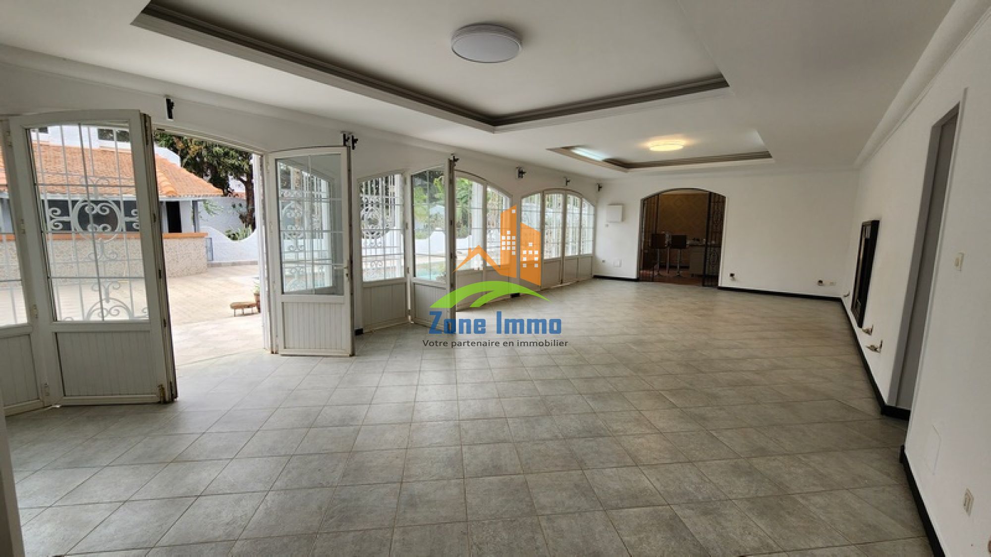 https://www.zoneimmo-mada.com/uploads/2018/06/22/a-louer-villa-basse-f5-avec-piscine-a-proximit-ambatobe-1787817685_1_88732_large.jpg