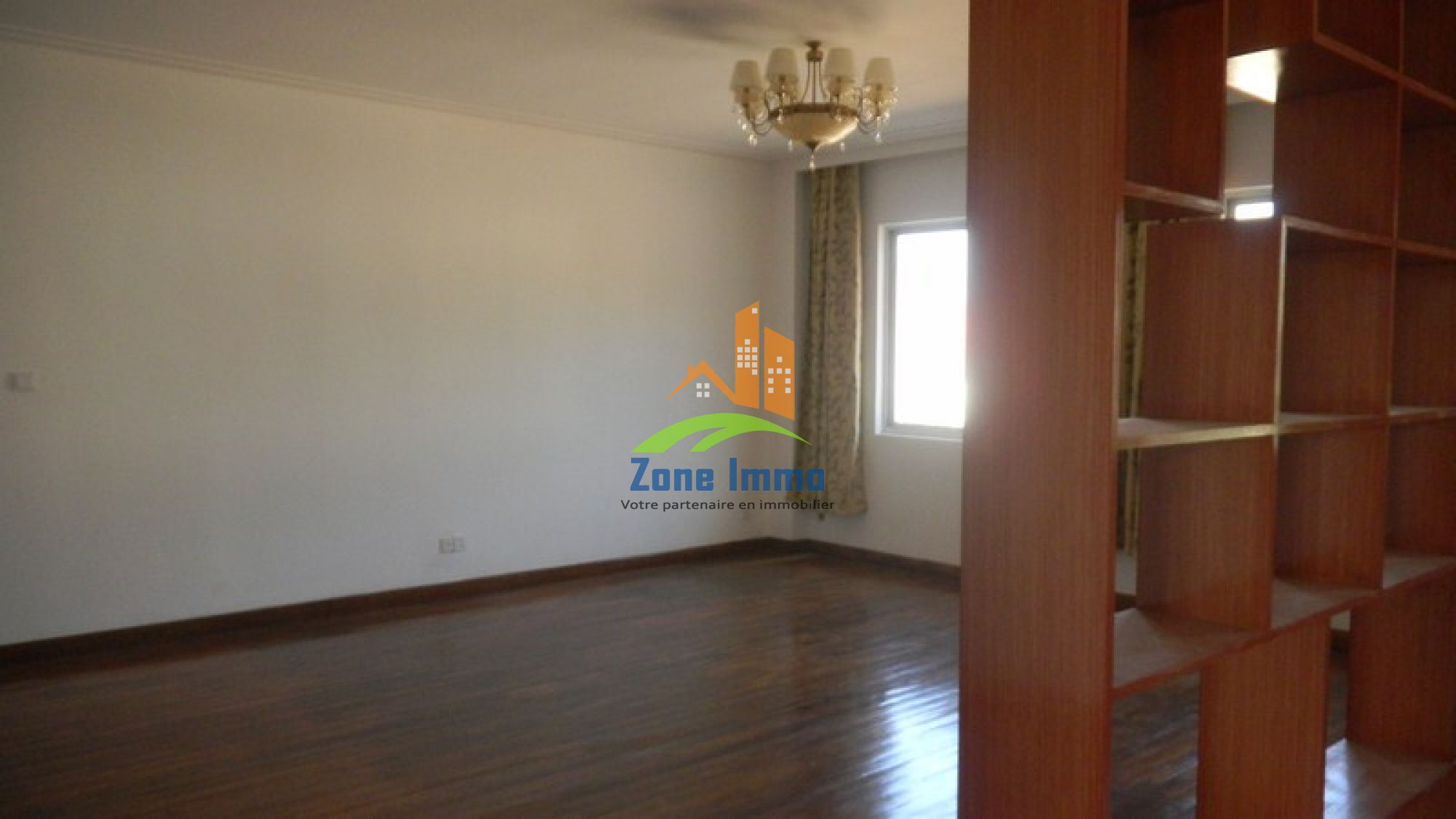 https://www.zoneimmo-mada.com/uploads/2018/07/04/a-louer-grand-appartement-t5-a-mandrosoa-ivato-1530698261_1_55763_large.jpg
