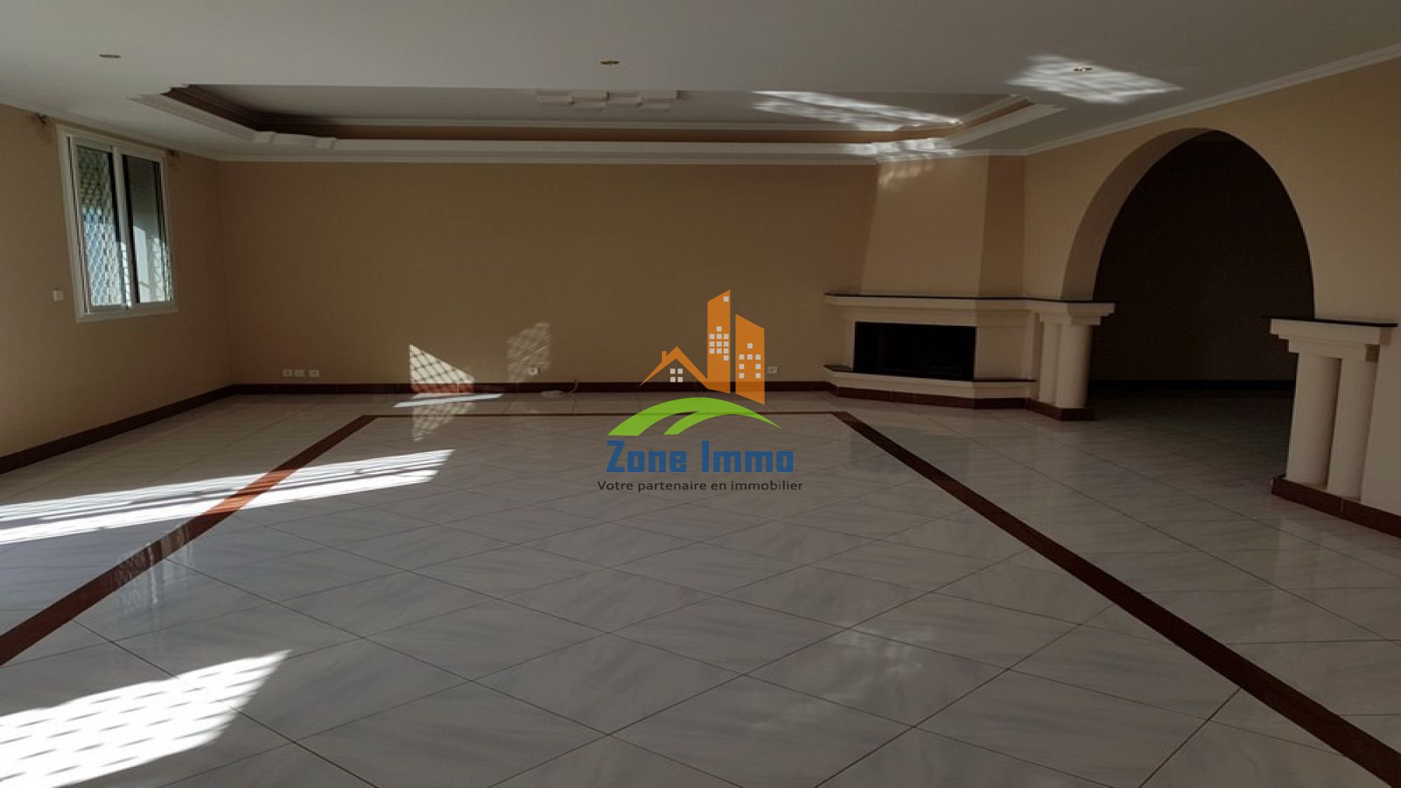 https://www.zoneimmo-mada.com/uploads/2018/07/06/a-louer-belle-villa-a-etage-f5-a-androhibe-1636628025_1_88567_large.jpg