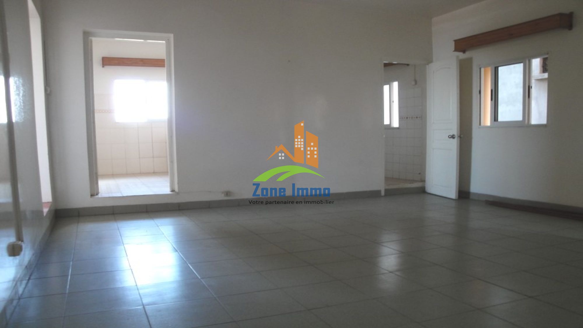 https://www.zoneimmo-mada.com/uploads/2018/07/09/a-louer-appartement-t3-securise-a-ambohijanahary-ambohibao-1531121583_1_69779_large.jpg