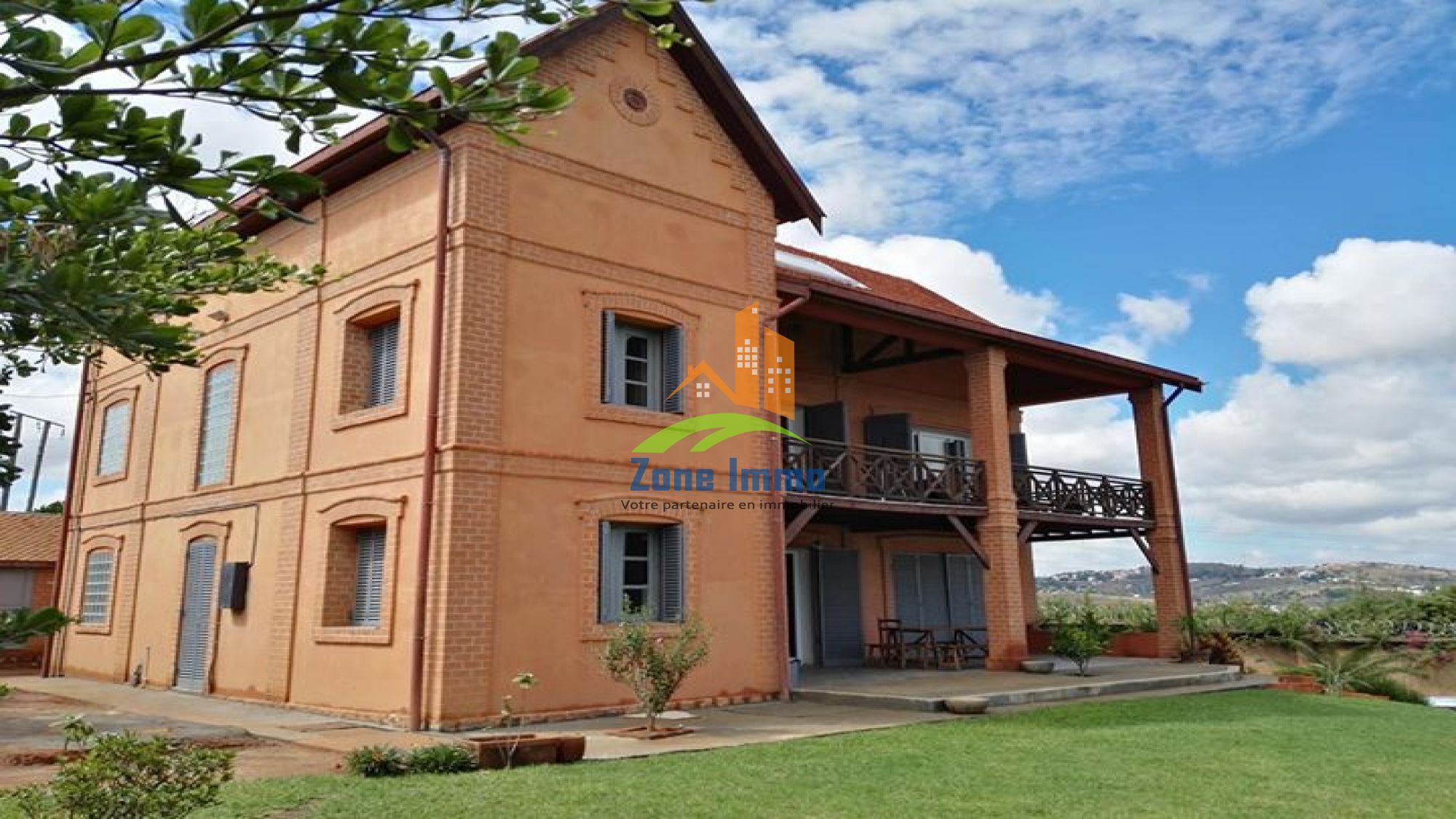 https://www.zoneimmo-mada.com/uploads/2018/07/30/a-louer-charmante-villa-a-etage-f5-m-rangaina-ilafy-1532935593_8_91058_large.jpg