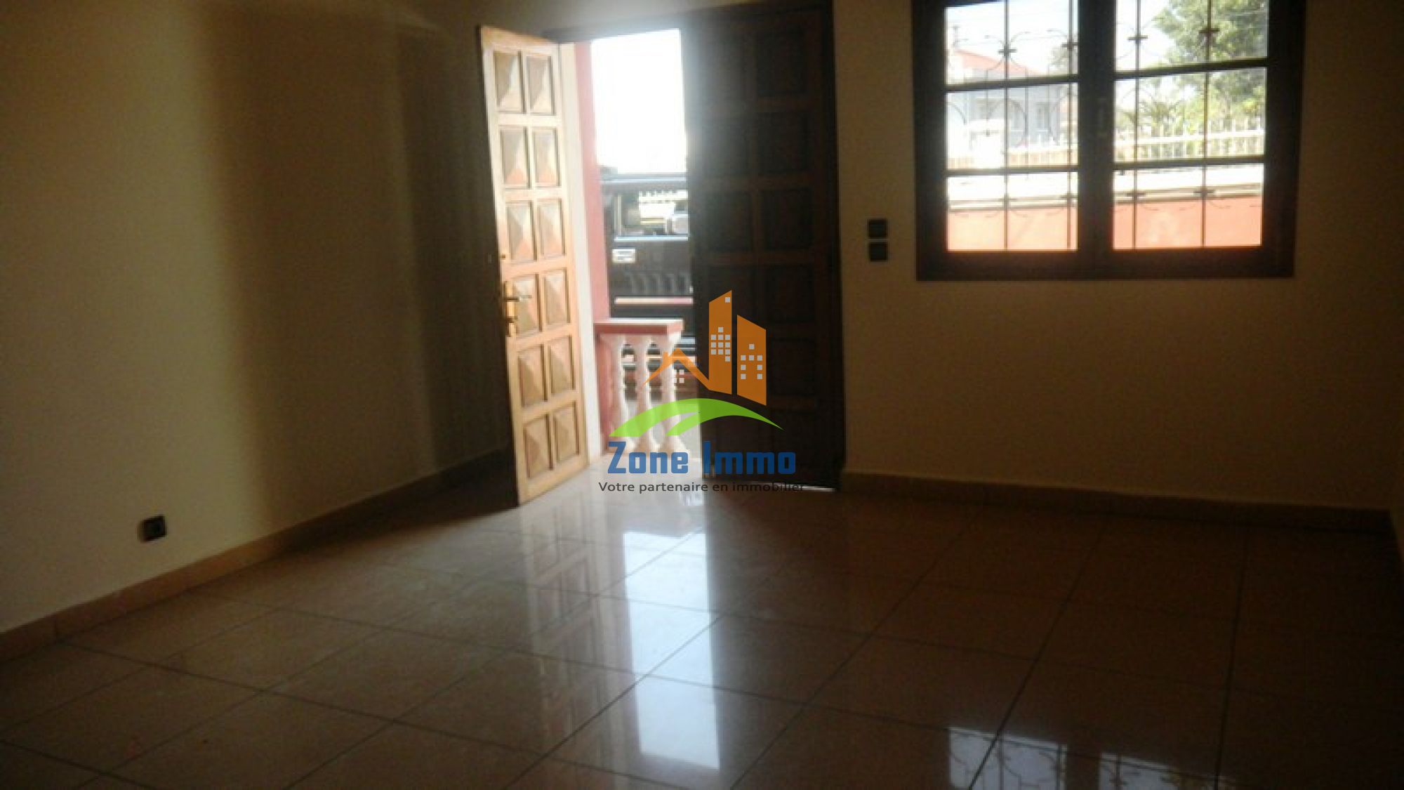 https://www.zoneimmo-mada.com/uploads/2018/08/03/a-louer-appartement-t3-en-duplex-a-mandrosoa-ivato-1533279247_1_63066_large.jpg