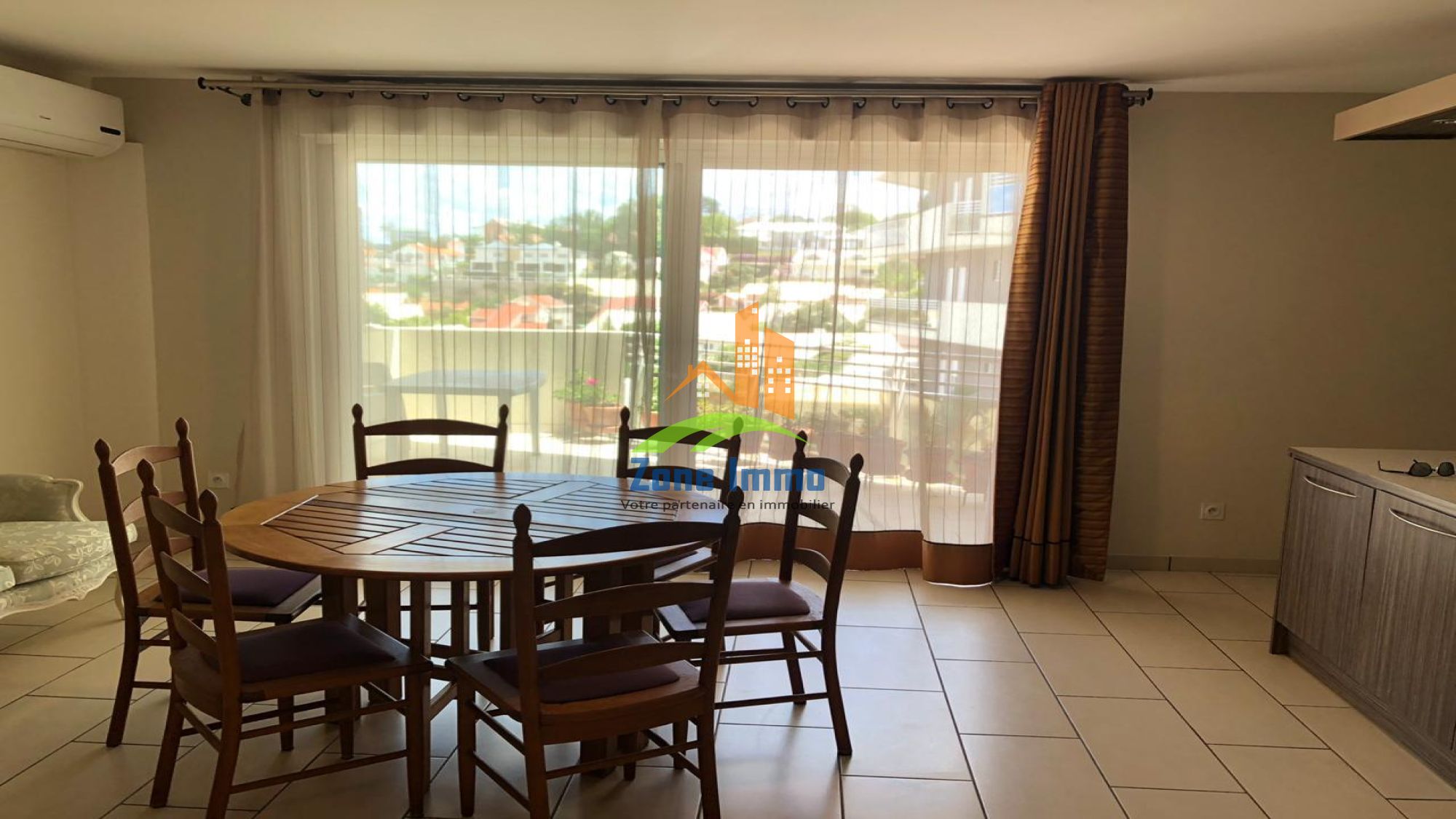 https://www.zoneimmo-mada.com/uploads/2018/08/22/a-louer-appartement-t3-meuble-nu-a-pied-du-lft-a-ambatobe-1785680616_3_77936_large.jpeg