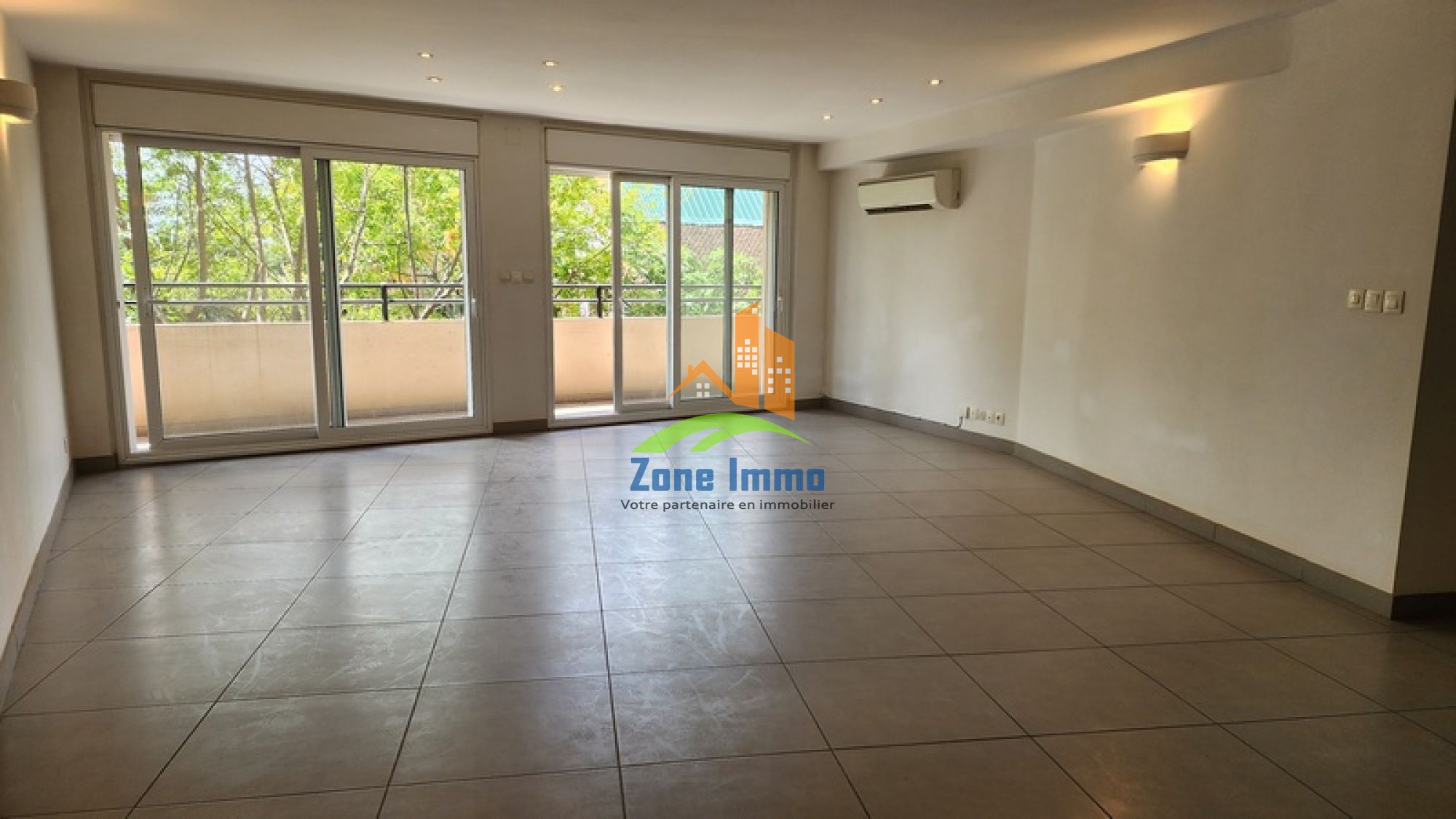 https://www.zoneimmo-mada.com/uploads/2018/09/04/a-louer-appartements-t3-climatises-et-securises-au-ambohijatovo-ambony-1713555449_1_7577_large.jpg