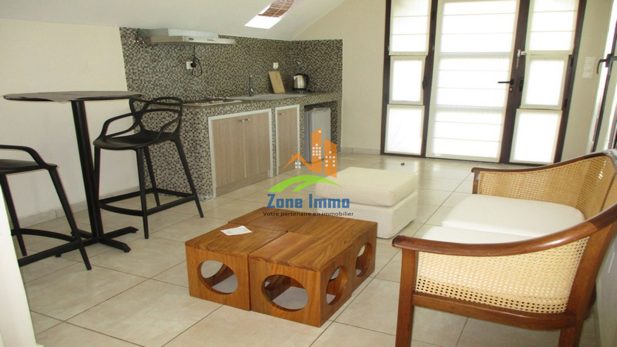 https://www.zoneimmo-mada.com/uploads/2018/09/14/a-louer-studio-t2-et-t3-meubles-et-climatises-a-mahamasina-1536926649_1_2847_large.jpg