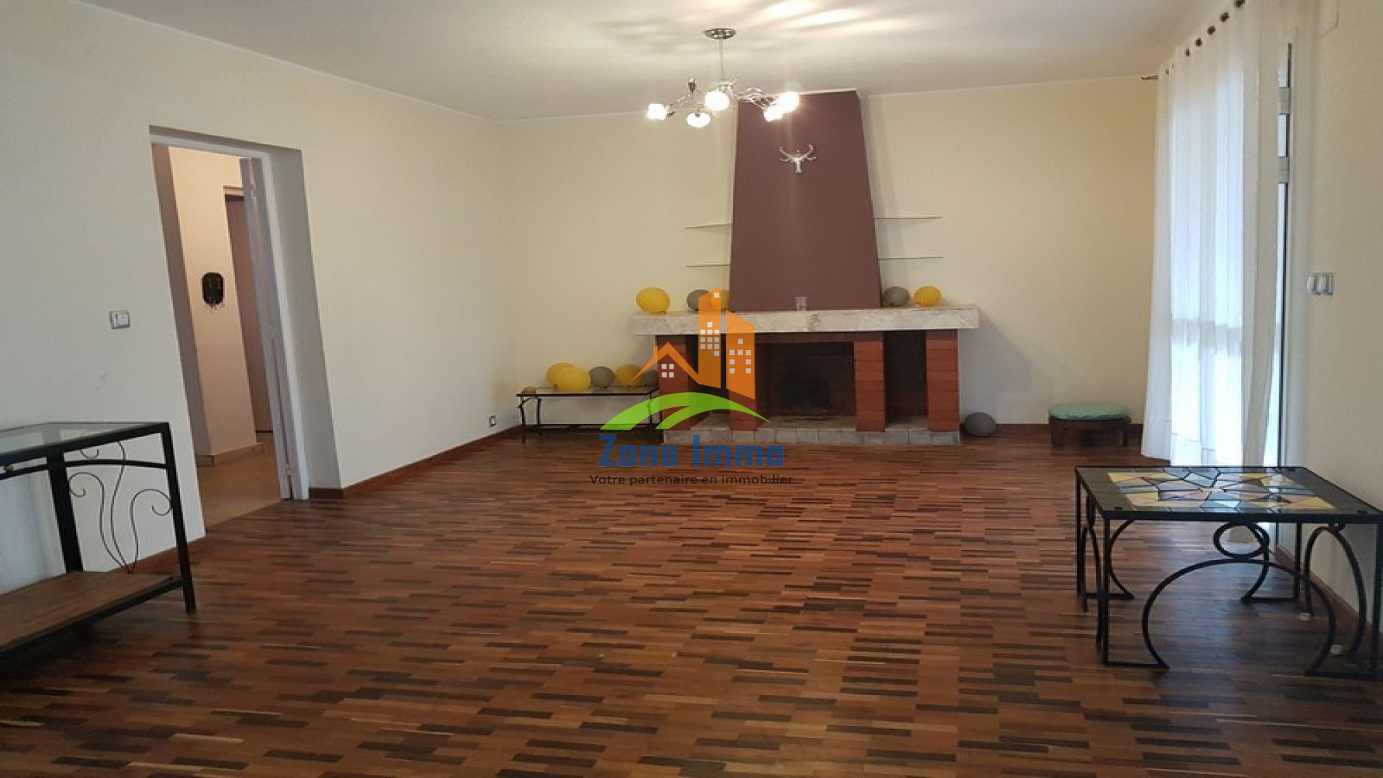 https://www.zoneimmo-mada.com/uploads/2018/12/01/a-louer-charmante-villa-a-et-ilaivola-ivato-1543655426_1_61505_large.jpg