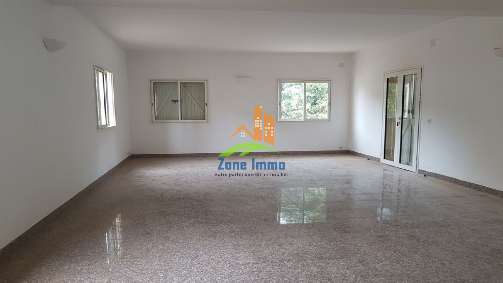 https://www.zoneimmo-mada.com/uploads/2018/12/04/a-louer-villa-a-etage-antalamohitra-ambohijanahary-1543911296_1_20984_large.jpg