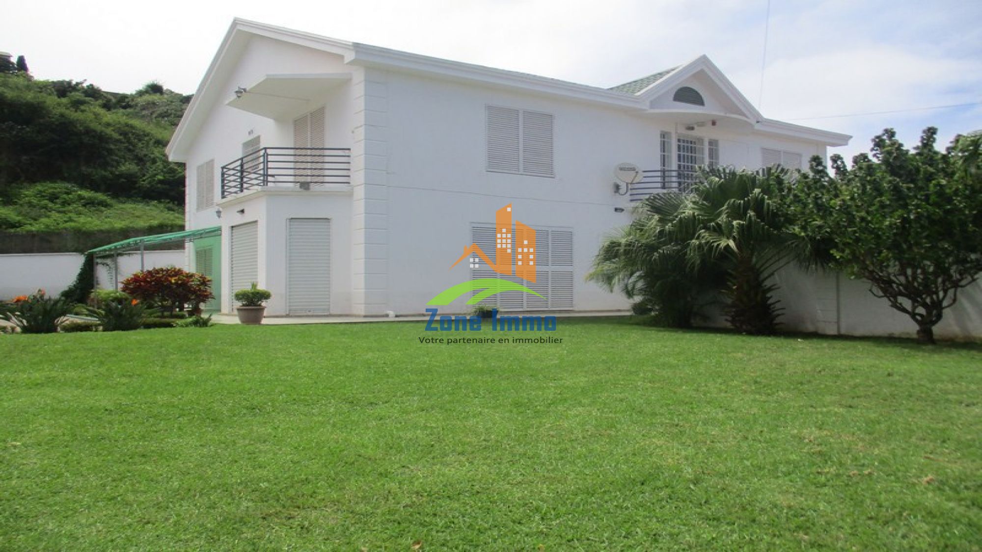 https://www.zoneimmo-mada.com/uploads/2020/02/10/a-louer-villa-a-etage-f6-avec-piscine-a-analamahitsy-nanisana-1652191352_2_89387_large.jpg