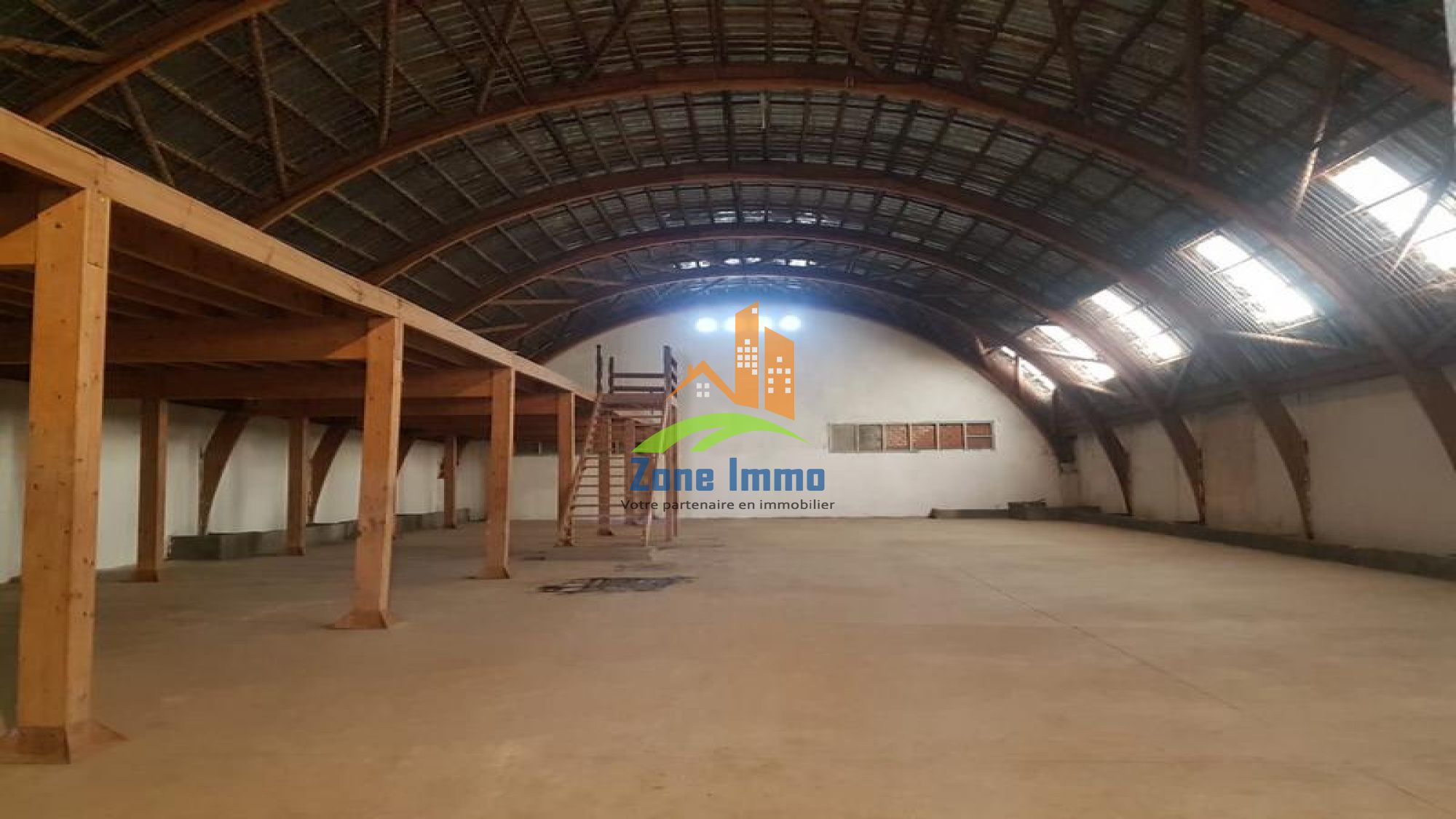 https://www.zoneimmo-mada.com/uploads/2020/05/16/a-louer-entrepots-de-500m-et-de-733m-a-zone-forello-tanjombato-1749551258_1_2305_large.jpg