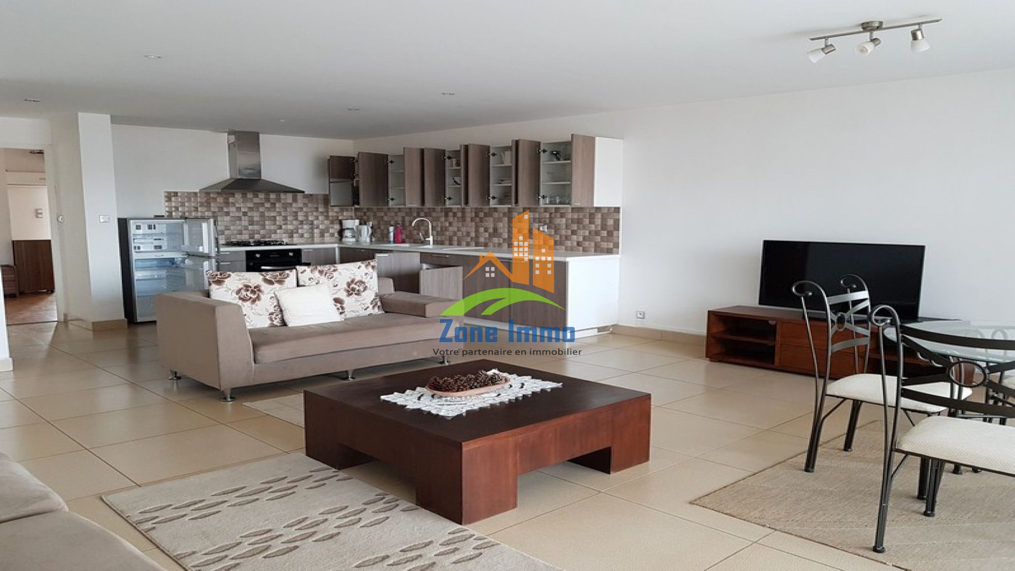 https://www.zoneimmo-mada.com/uploads/2020/07/21/a-louer-charmant-appartement-t2-meuble-et-equipe-a-ankorondrano-1595347750_1_62389_large.jpg