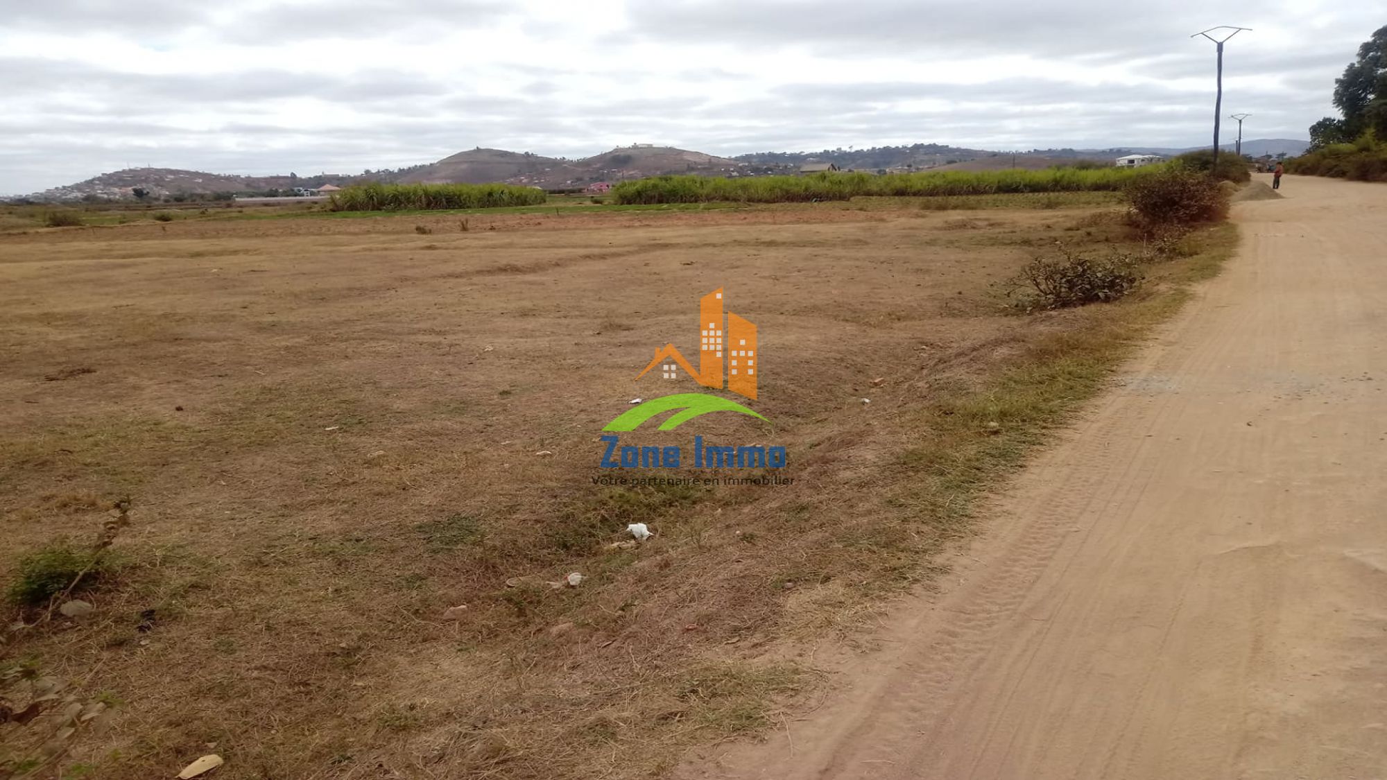 https://www.zoneimmo-mada.com/uploads/2020/09/08/a-vendre-terrains-de-3-000m-et-de-2-675m-a-ambohimanambola-1599541939_1_97079_large.jpg